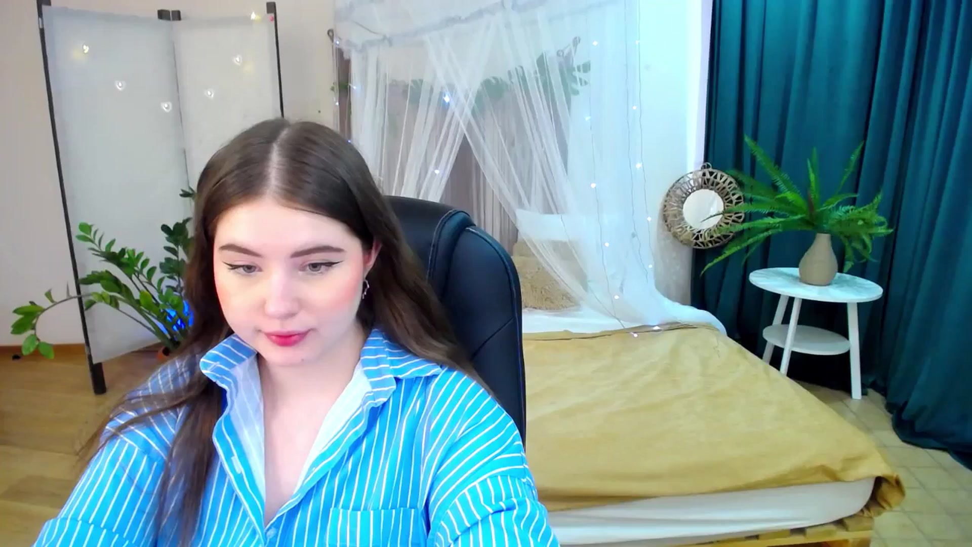 Gallery image thumbnail from AdmireMyEyes's myfreecams stream on, 04/03/2025, 07:47 image 2 of 20