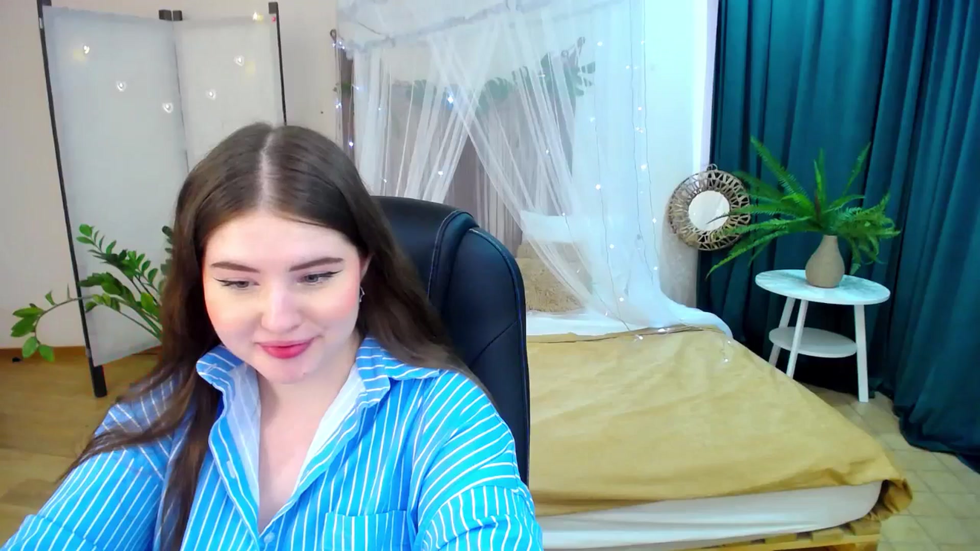 Gallery image thumbnail from AdmireMyEyes's myfreecams stream on, 04/03/2025, 07:47 image 6 of 20