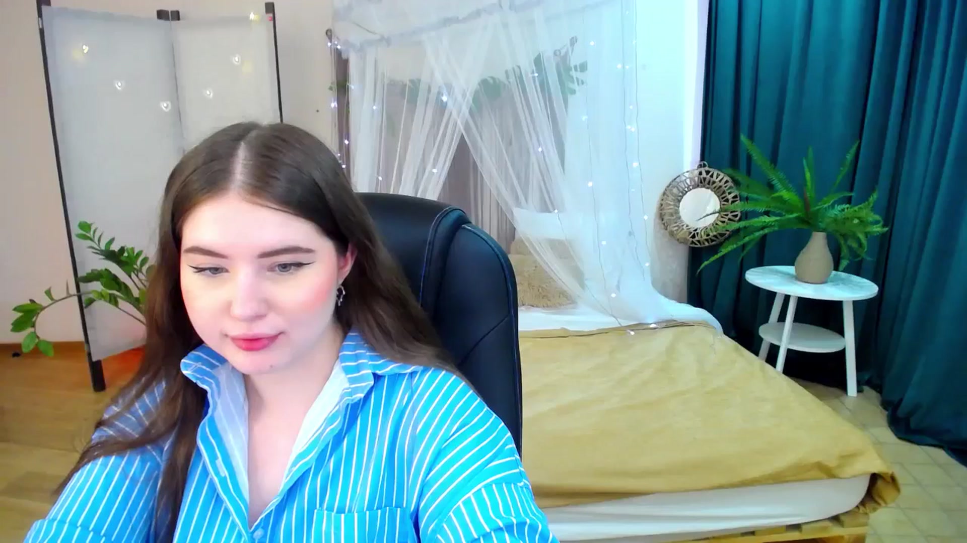 Gallery image thumbnail from AdmireMyEyes's myfreecams stream on, 04/03/2025, 07:47 image 7 of 20