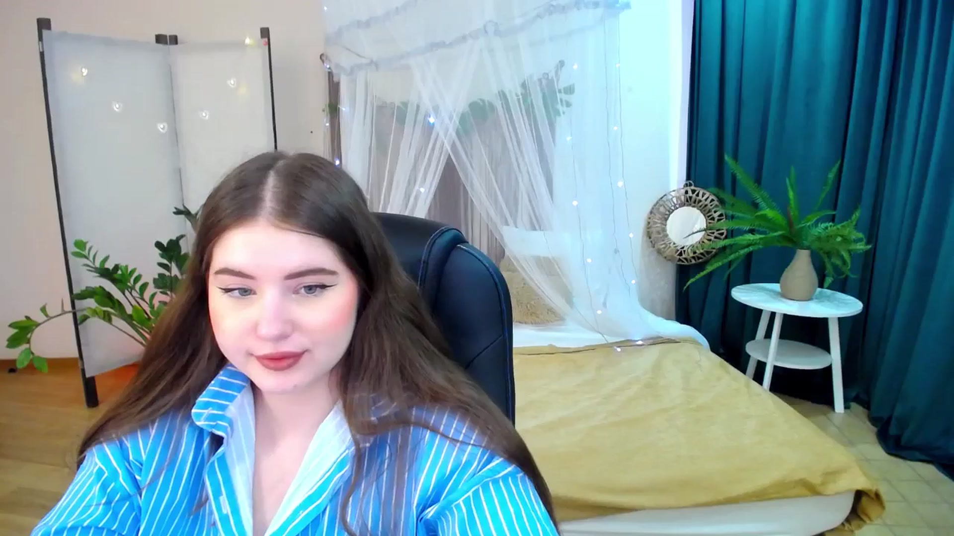 Gallery image thumbnail from AdmireMyEyes's myfreecams stream on, 04/03/2025, 09:00 image 17 of 20