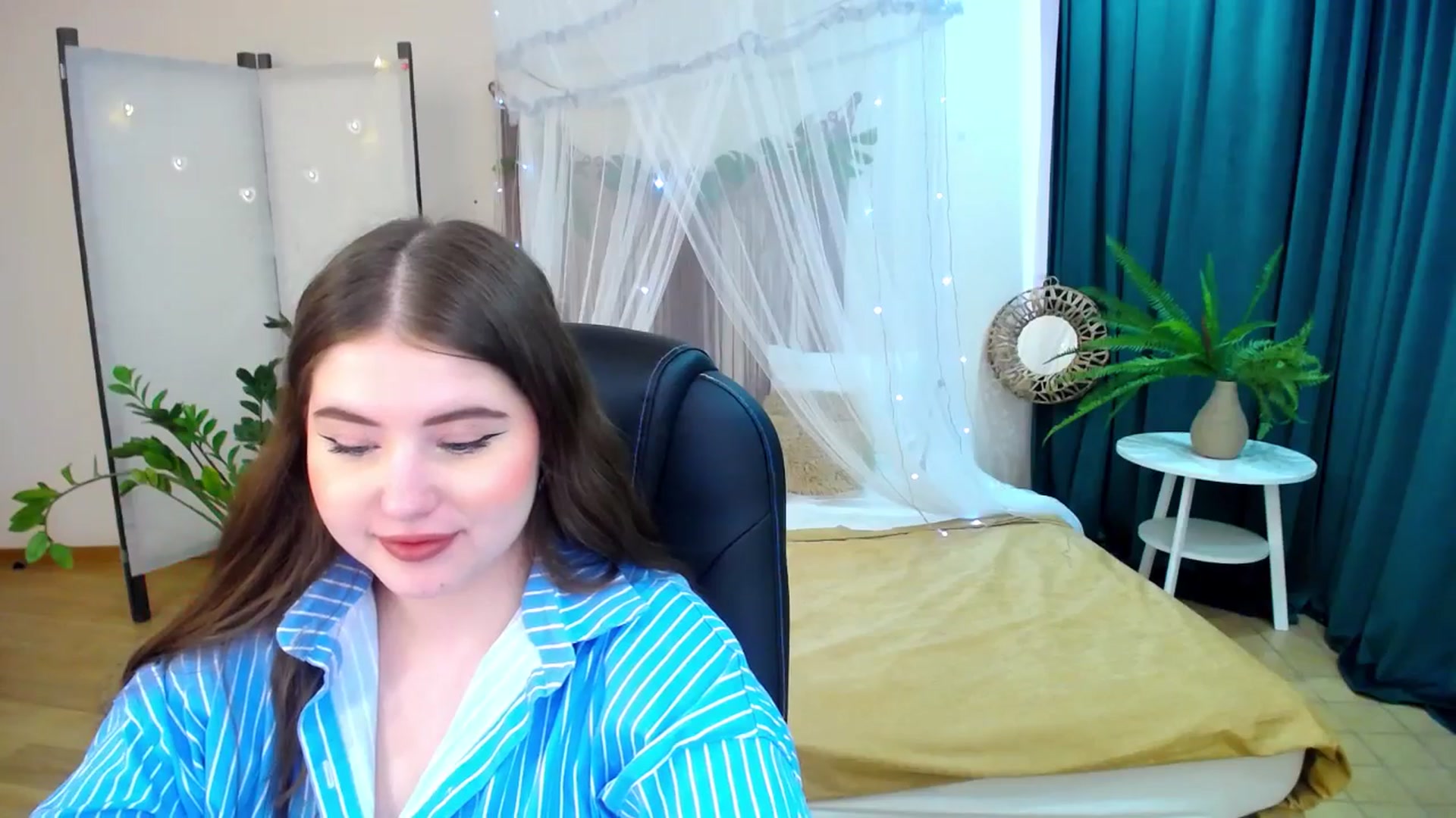 Gallery image thumbnail from AdmireMyEyes's myfreecams stream on, 04/03/2025, 09:00 image 15 of 20