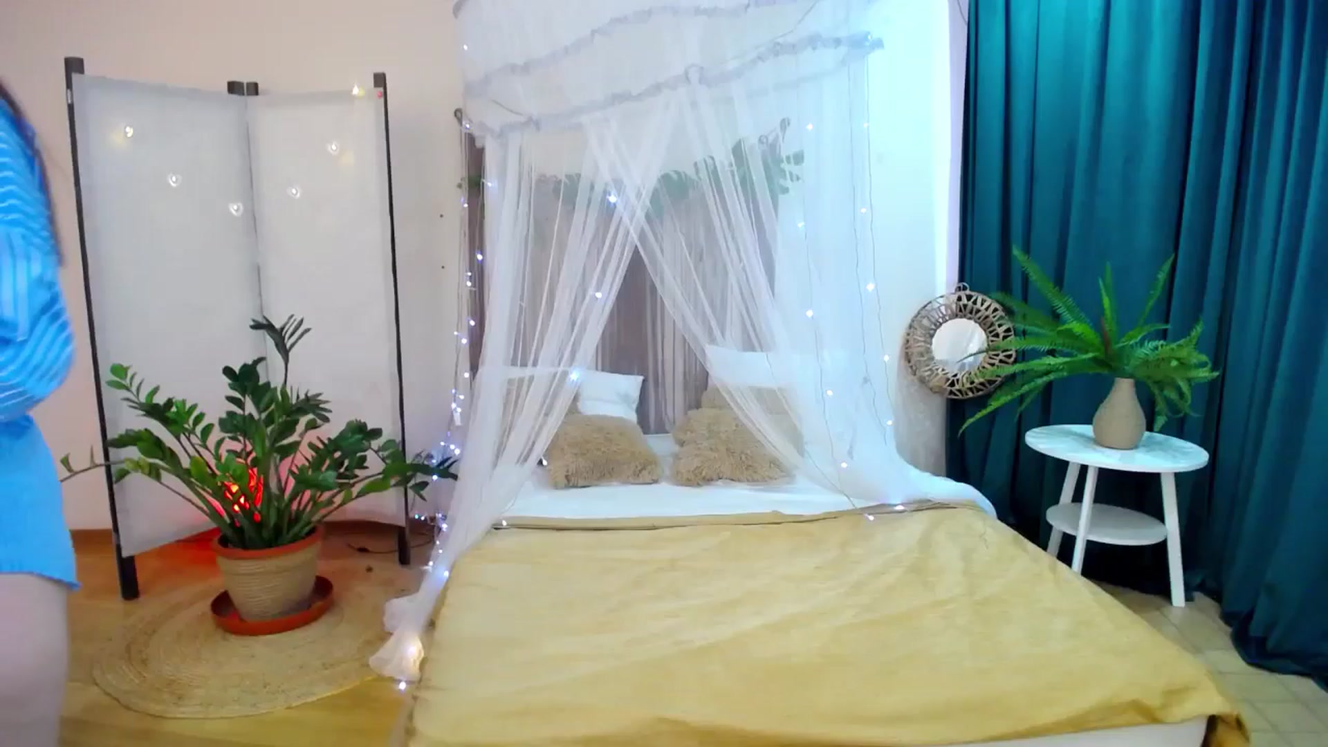 Gallery image thumbnail from AdmireMyEyes's myfreecams stream on, 04/03/2025, 09:00 image 5 of 20