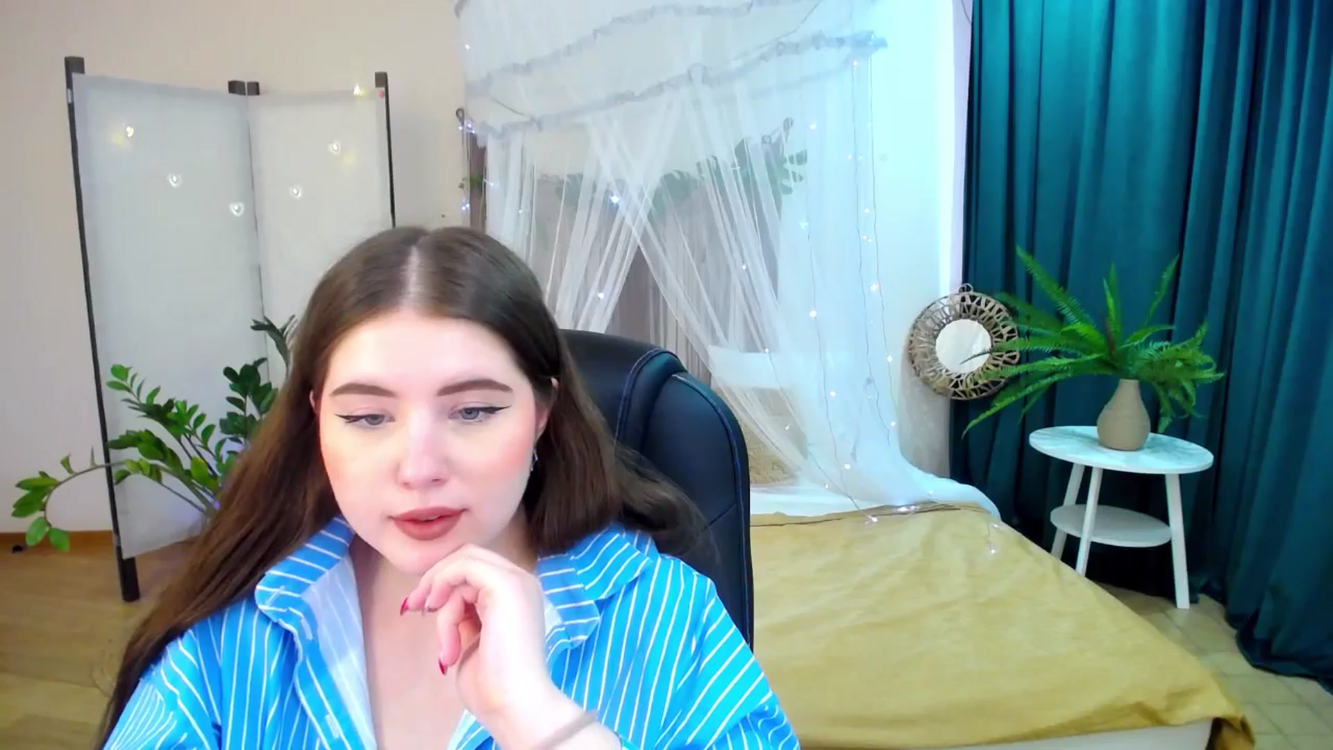 Gallery image thumbnail from AdmireMyEyes's myfreecams stream on, 04/03/2025, 09:00 image 2 of 20