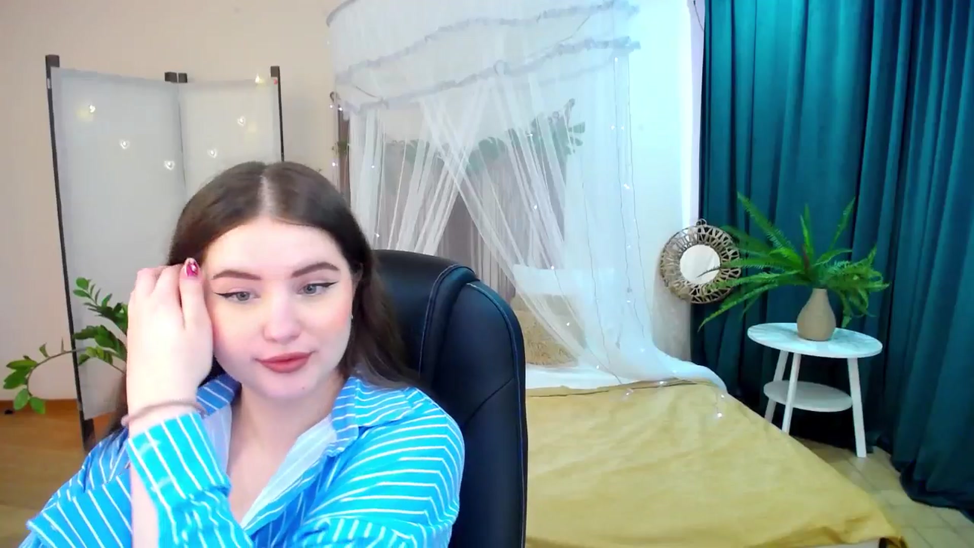 Gallery image thumbnail from AdmireMyEyes's myfreecams stream on, 04/03/2025, 09:00 image 11 of 20