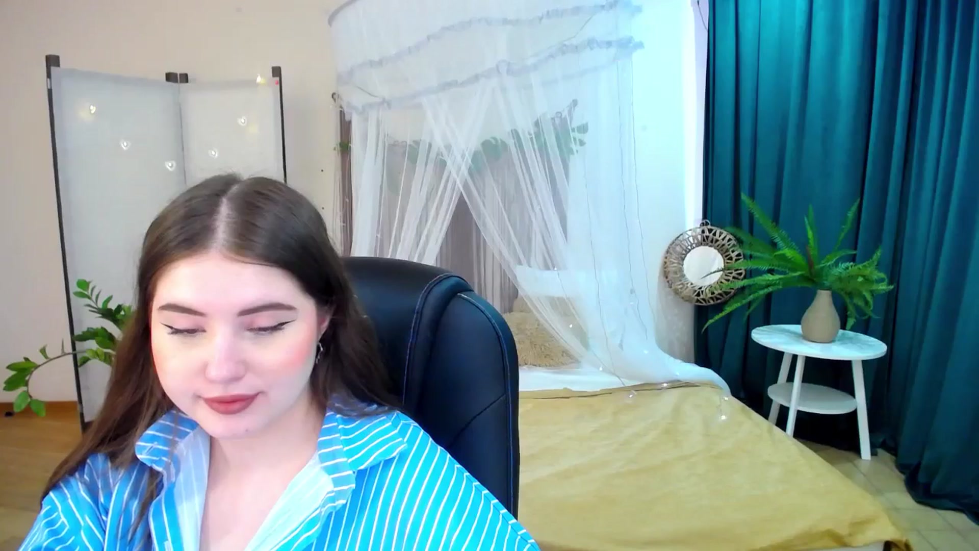 Gallery image thumbnail from AdmireMyEyes's myfreecams stream on, 04/03/2025, 09:00 image 12 of 20