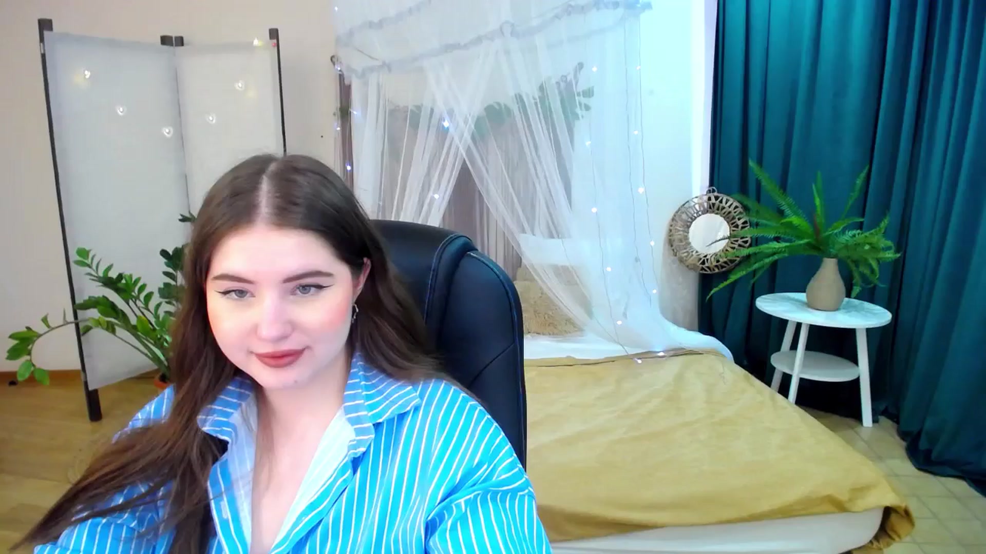 Gallery image thumbnail from AdmireMyEyes's myfreecams stream on, 04/03/2025, 09:00 image 18 of 20