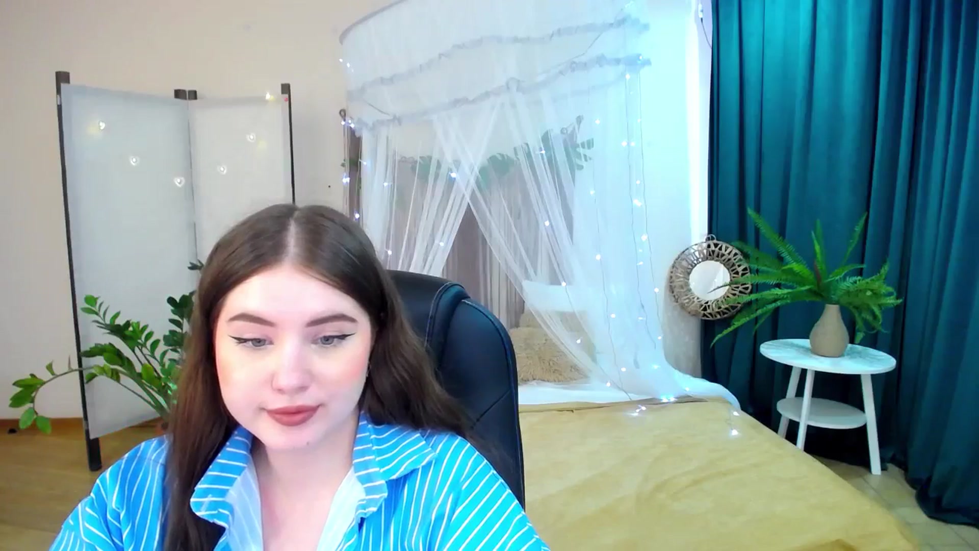 Gallery image thumbnail from AdmireMyEyes's myfreecams stream on, 04/03/2025, 09:47 image 2 of 20