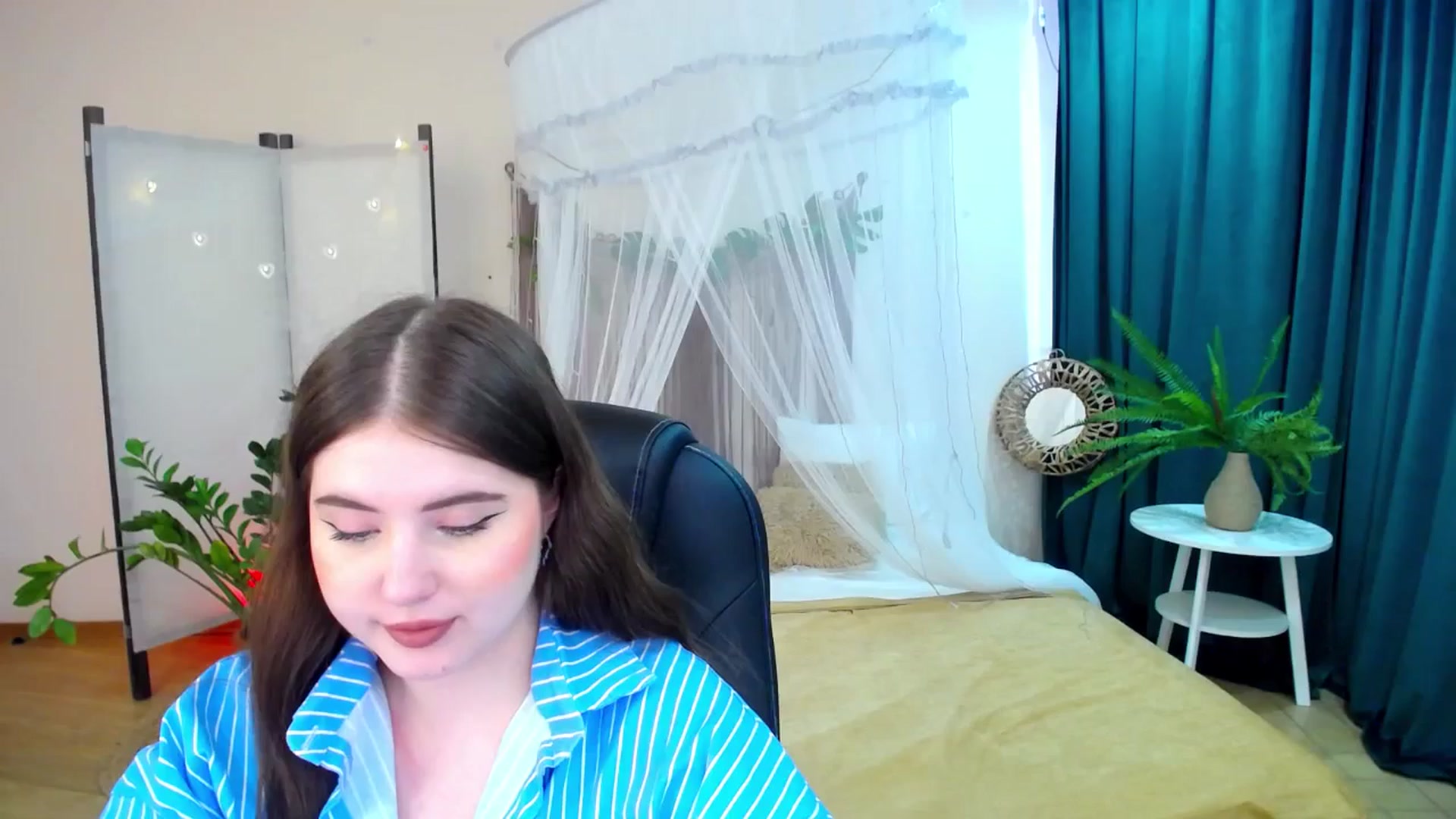 Gallery image thumbnail from AdmireMyEyes's myfreecams stream on, 04/03/2025, 09:47 image 1 of 20