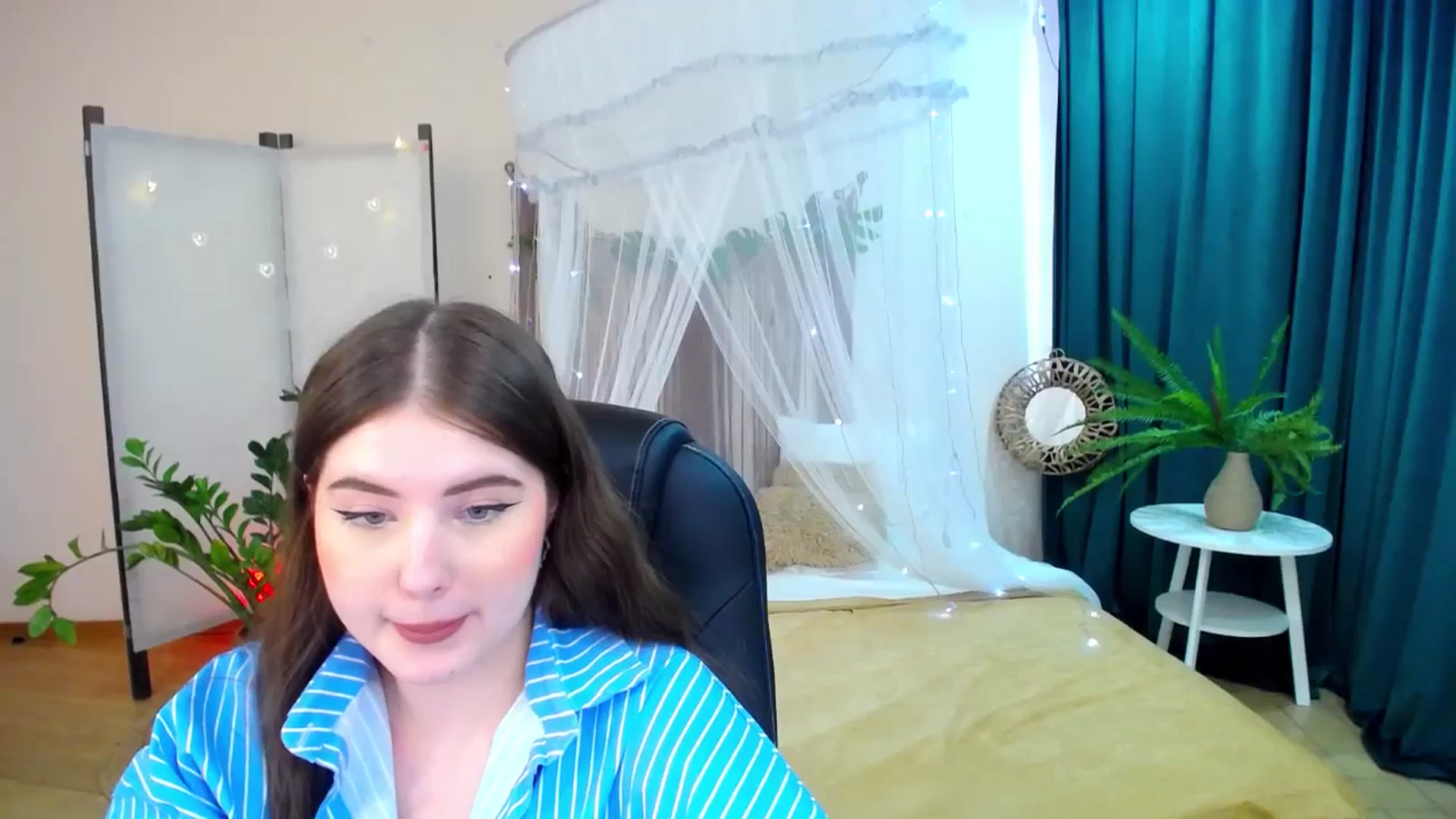 Gallery image thumbnail from AdmireMyEyes's myfreecams stream on, 04/03/2025, 09:47 image 6 of 20