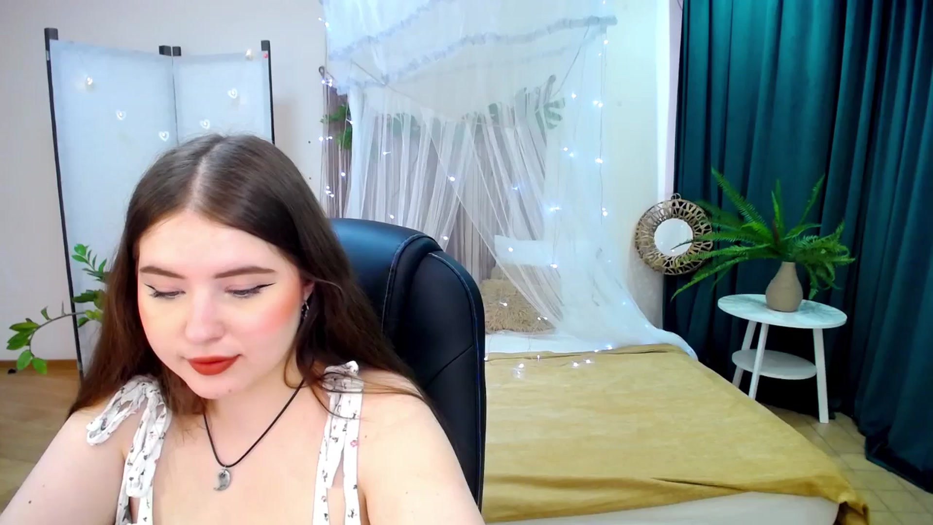 Gallery image thumbnail from AdmireMyEyes's myfreecams stream on, 04/04/2025, 07:05 image 13 of 20