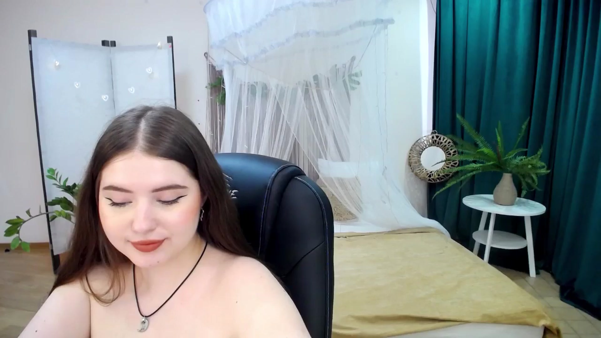 Gallery image thumbnail from AdmireMyEyes's myfreecams stream on, 04/04/2025, 08:53 image 12 of 20