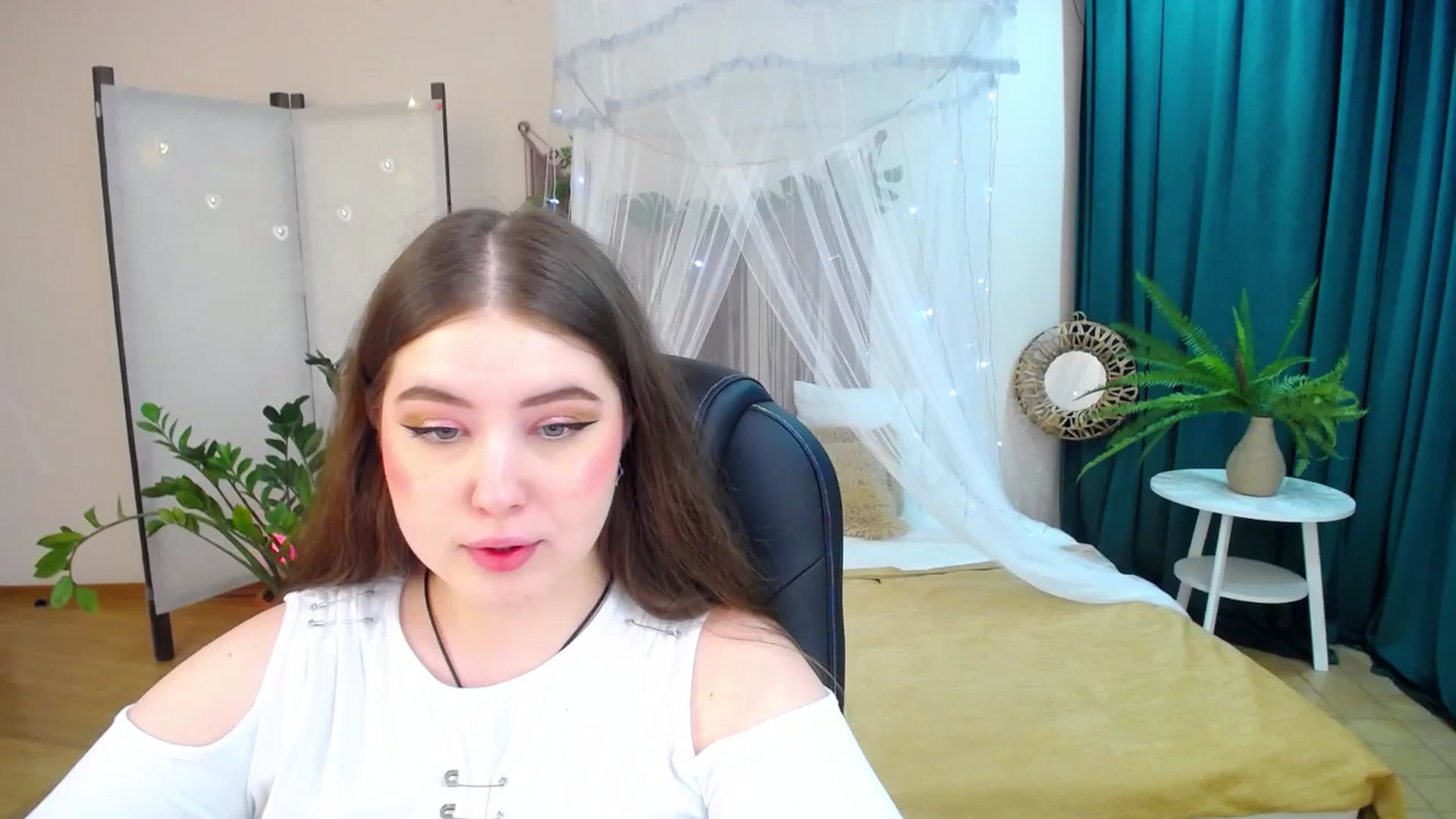 Gallery image thumbnail from AdmireMyEyes's myfreecams stream on, 04/09/2025, 18:24 image 2 of 20