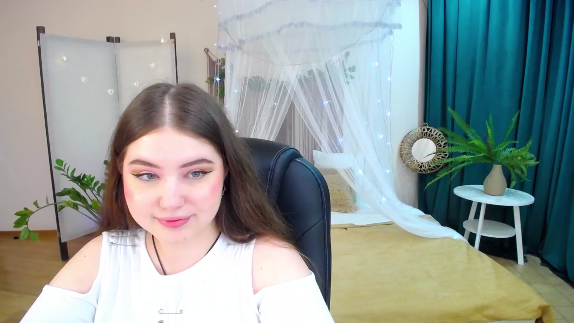 Gallery image thumbnail from AdmireMyEyes's myfreecams stream on, 04/09/2025, 18:24 image 4 of 20
