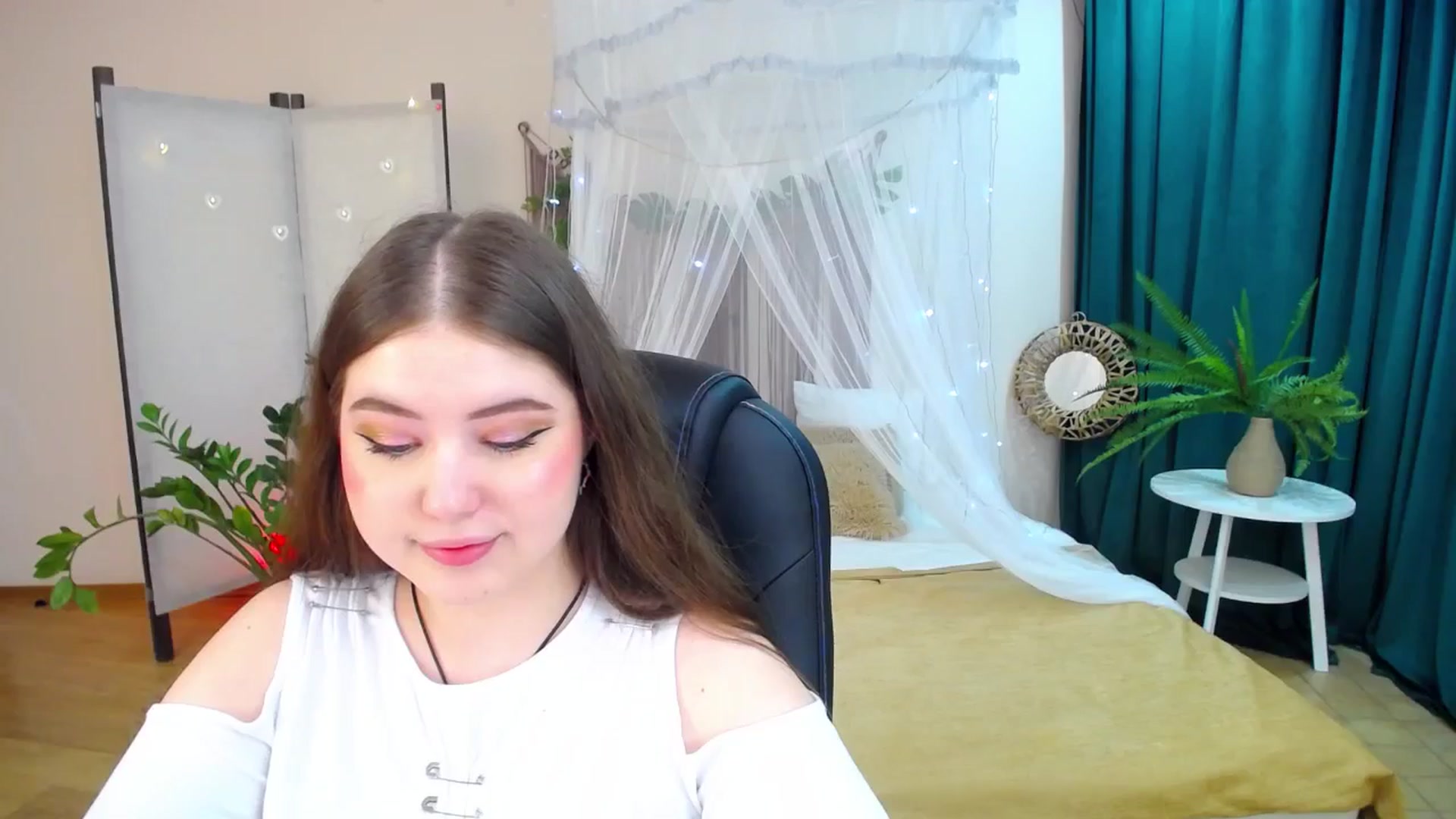 Gallery image thumbnail from AdmireMyEyes's myfreecams stream on, 04/09/2025, 18:24 image 11 of 20