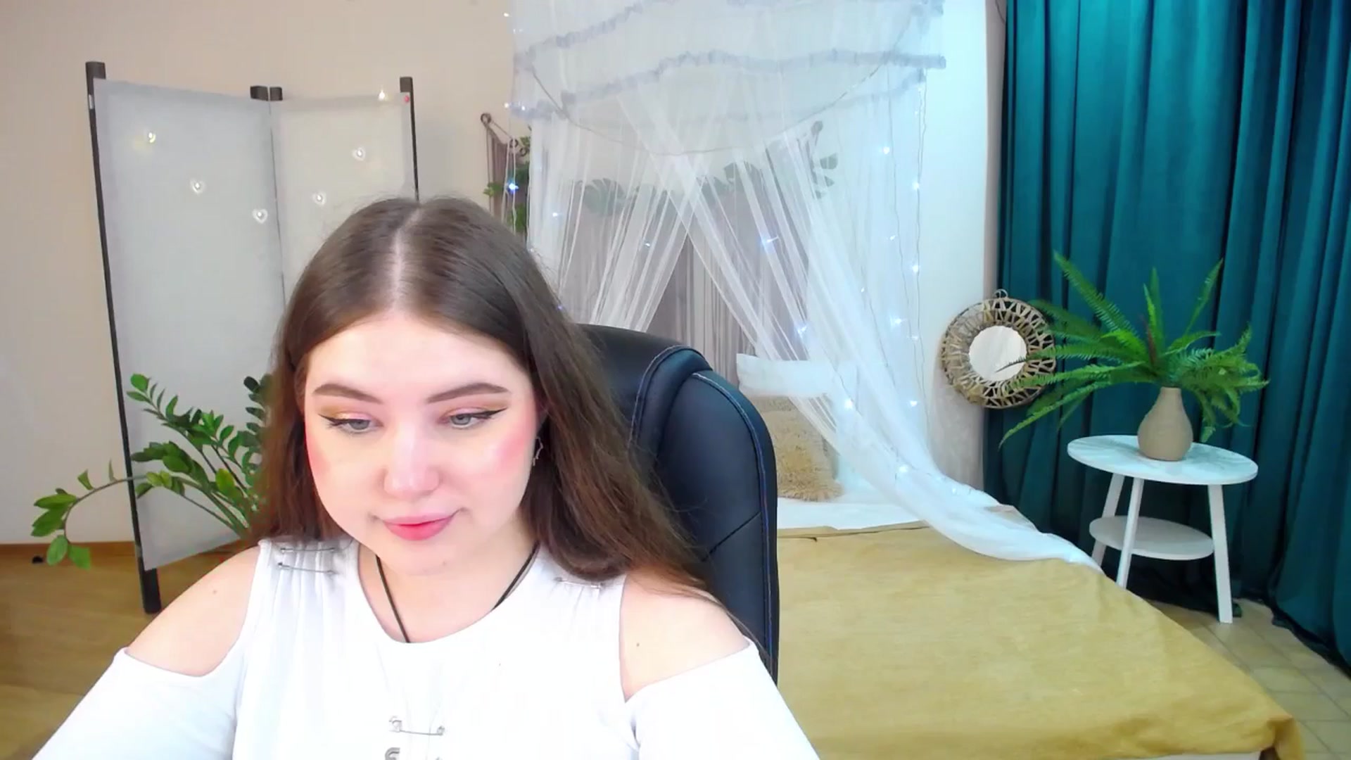 Gallery image thumbnail from AdmireMyEyes's myfreecams stream on, 04/09/2025, 18:24 image 8 of 20