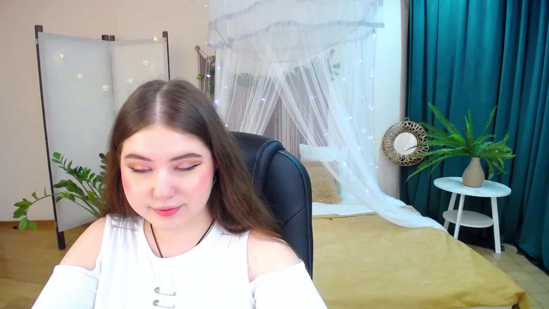 Gallery image thumbnail from AdmireMyEyes's myfreecams stream on, 04/09/2025, 18:24 image 12 of 20