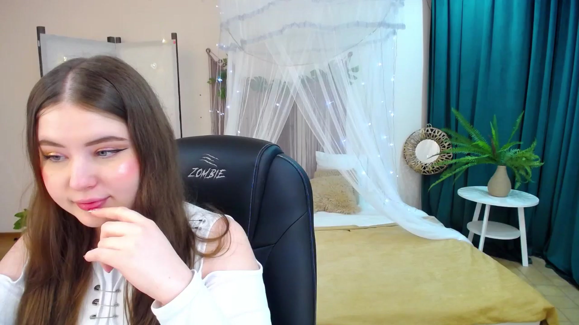 Gallery image thumbnail from AdmireMyEyes's myfreecams stream on, 04/09/2025, 18:24 image 18 of 20
