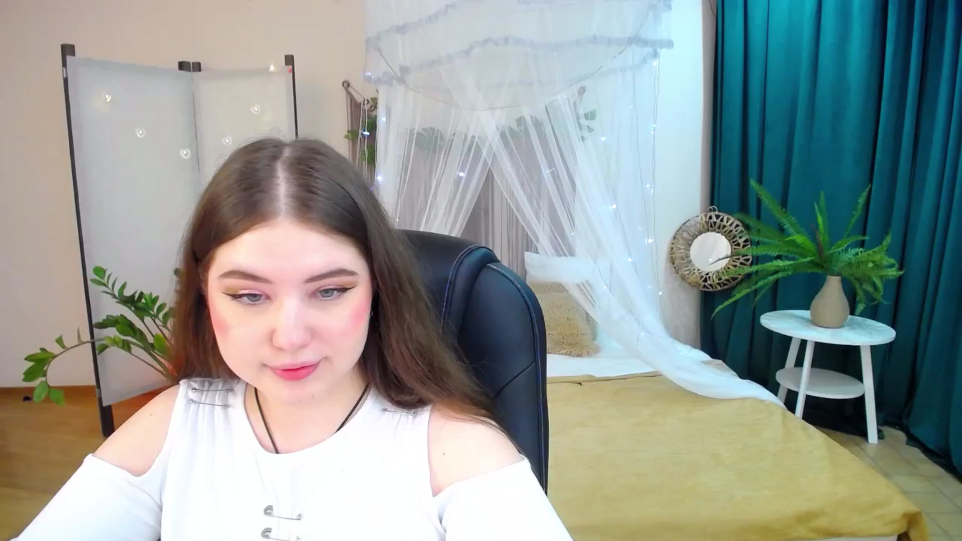 Gallery image thumbnail from AdmireMyEyes's myfreecams stream on, 04/09/2025, 18:24 image 13 of 20