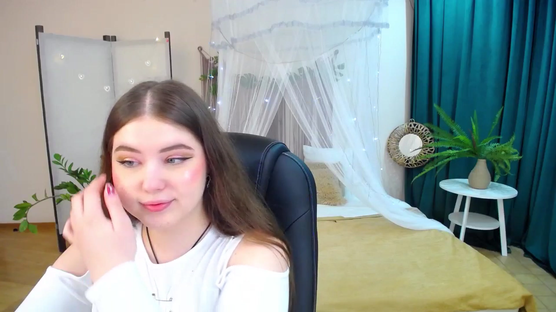 Gallery image thumbnail from AdmireMyEyes's myfreecams stream on, 04/09/2025, 18:24 image 17 of 20