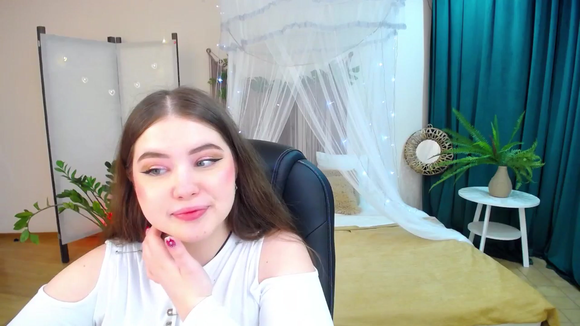 Gallery image thumbnail from AdmireMyEyes's myfreecams stream on, 04/09/2025, 18:24 image 3 of 20