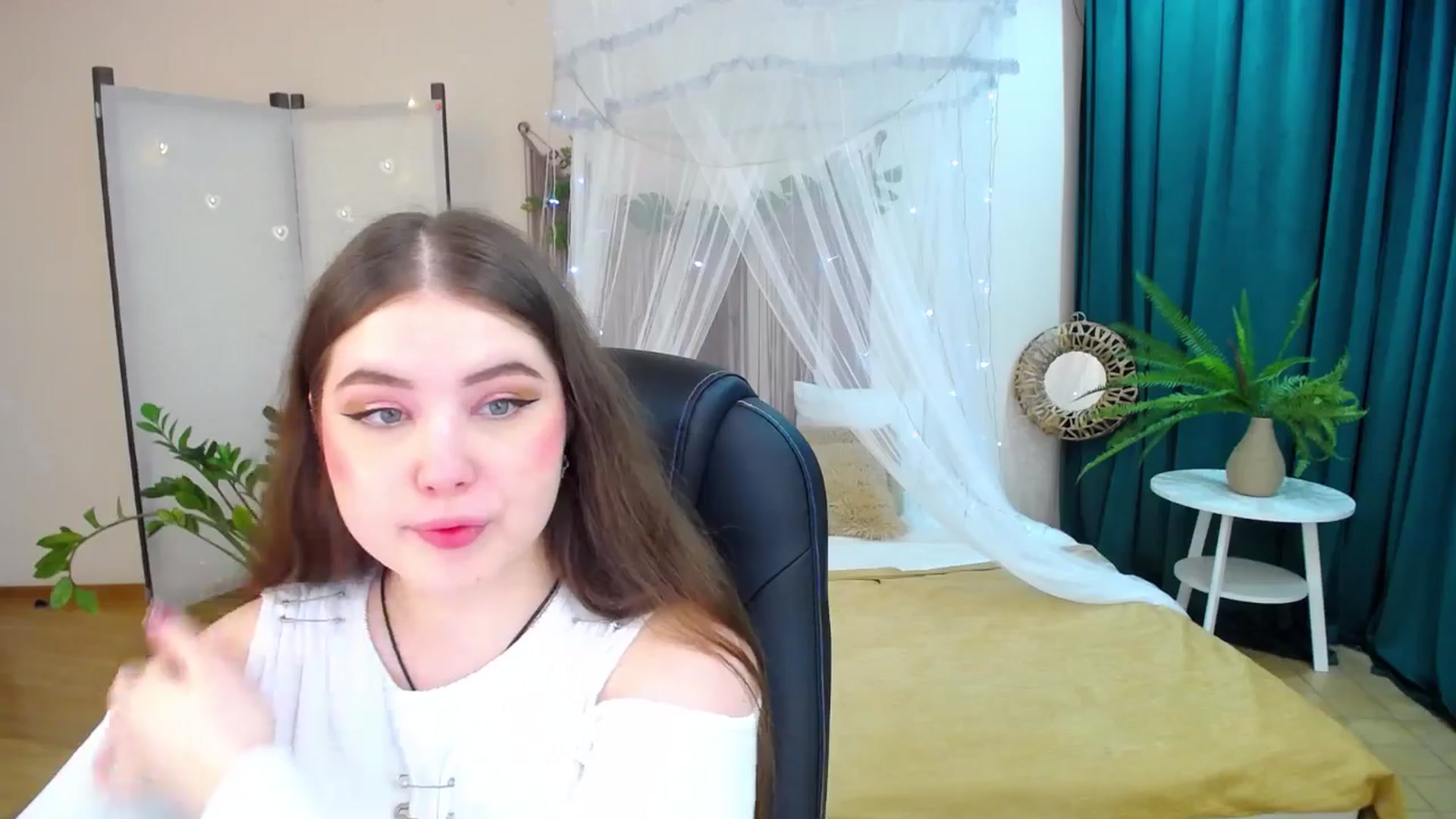 Gallery image thumbnail from AdmireMyEyes's myfreecams stream on, 04/09/2025, 18:24 image 14 of 20