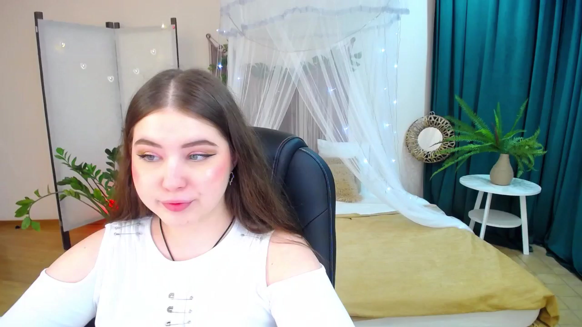 Gallery image thumbnail from AdmireMyEyes's myfreecams stream on, 04/09/2025, 18:24 image 1 of 20