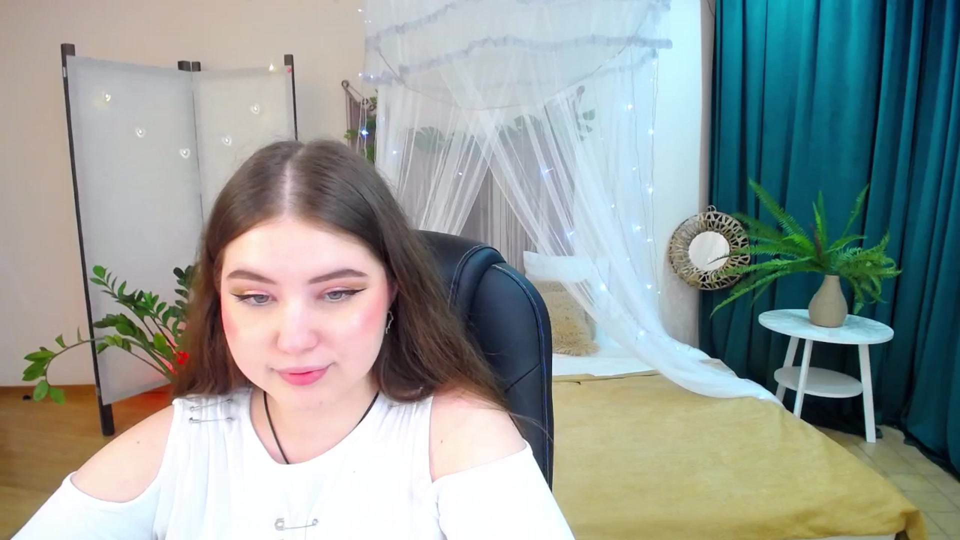Gallery image thumbnail from AdmireMyEyes's myfreecams stream on, 04/09/2025, 18:24 image 5 of 20
