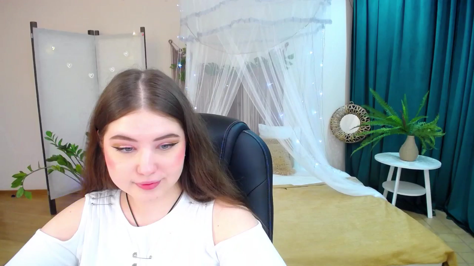 Gallery image thumbnail from AdmireMyEyes's myfreecams stream on, 04/09/2025, 18:24 image 9 of 20