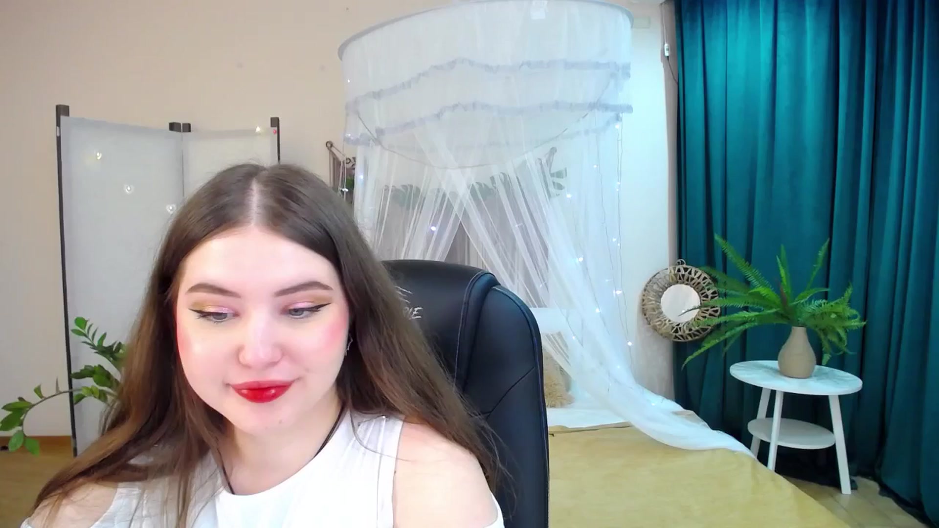 Gallery image thumbnail from AdmireMyEyes's myfreecams stream on, 04/09/2025, 18:57 image 20 of 20