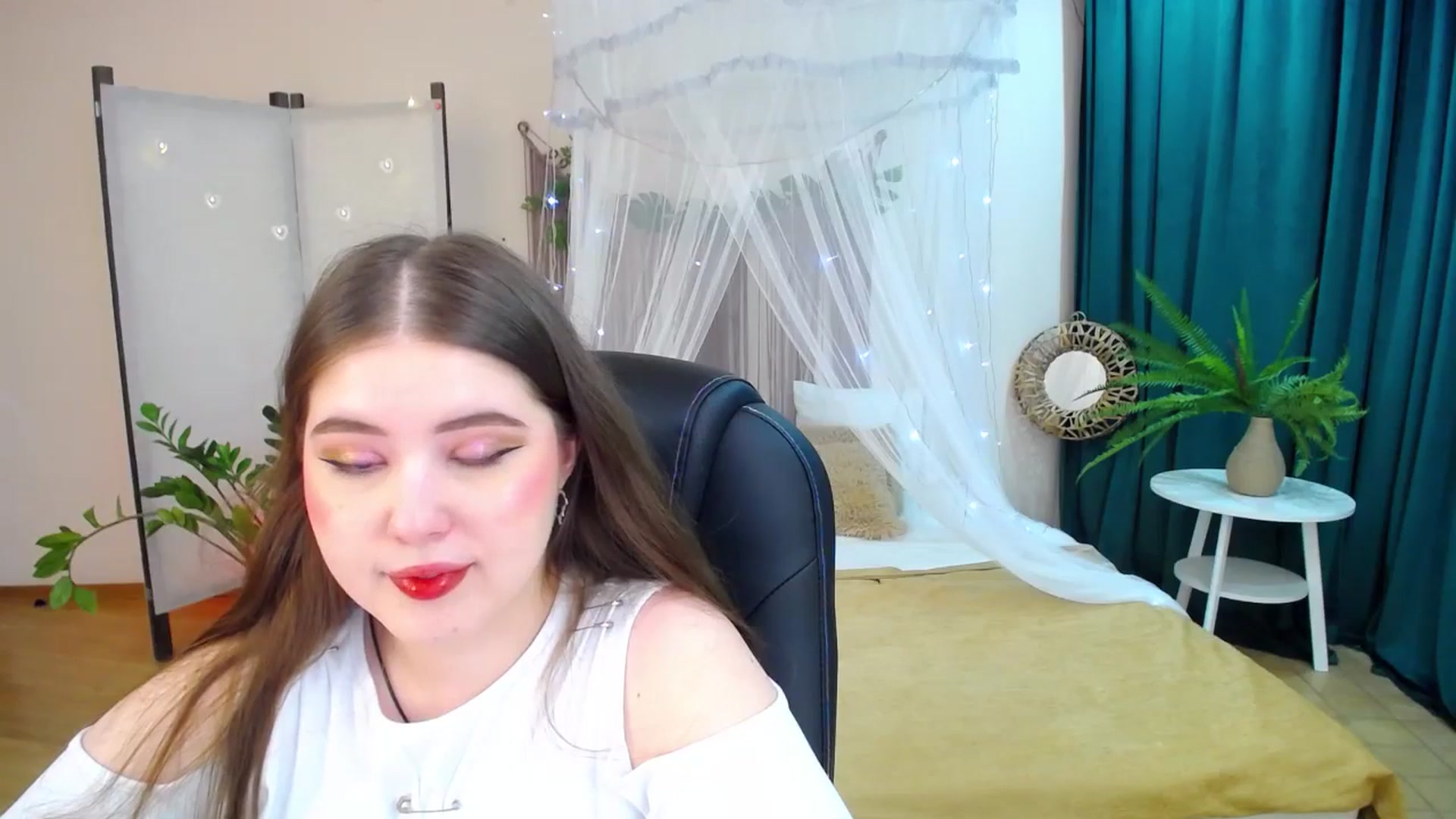 Gallery image thumbnail from AdmireMyEyes's myfreecams stream on, 04/09/2025, 18:57 image 2 of 20