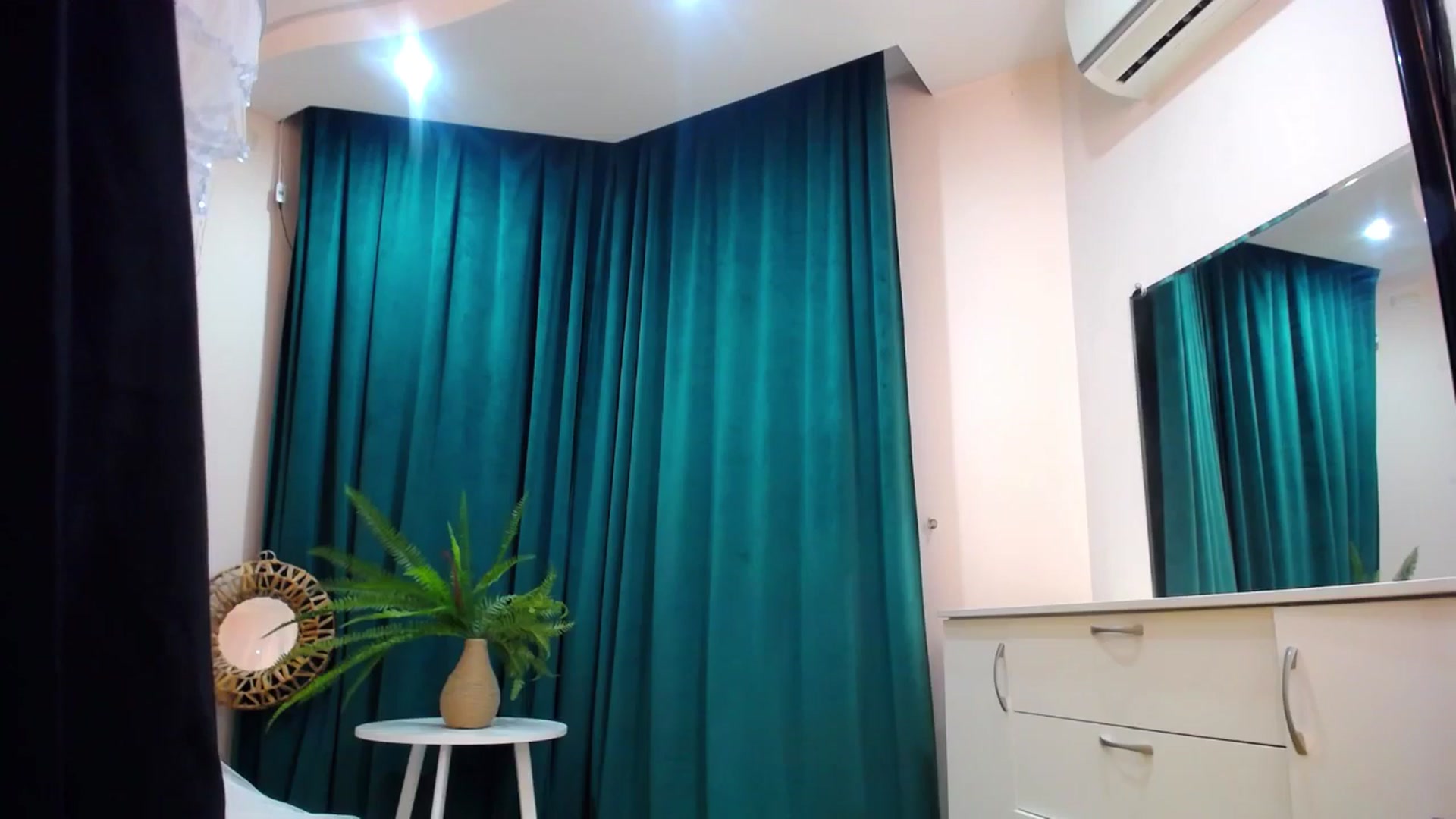 Gallery image thumbnail from AdmireMyEyes's myfreecams stream on, 04/09/2025, 19:46 image 2 of 20