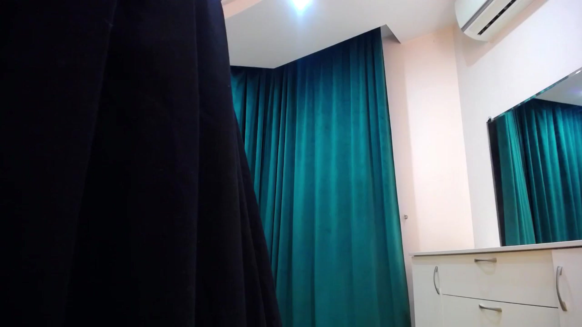Gallery image thumbnail from AdmireMyEyes's myfreecams stream on, 04/09/2025, 19:46 image 12 of 20