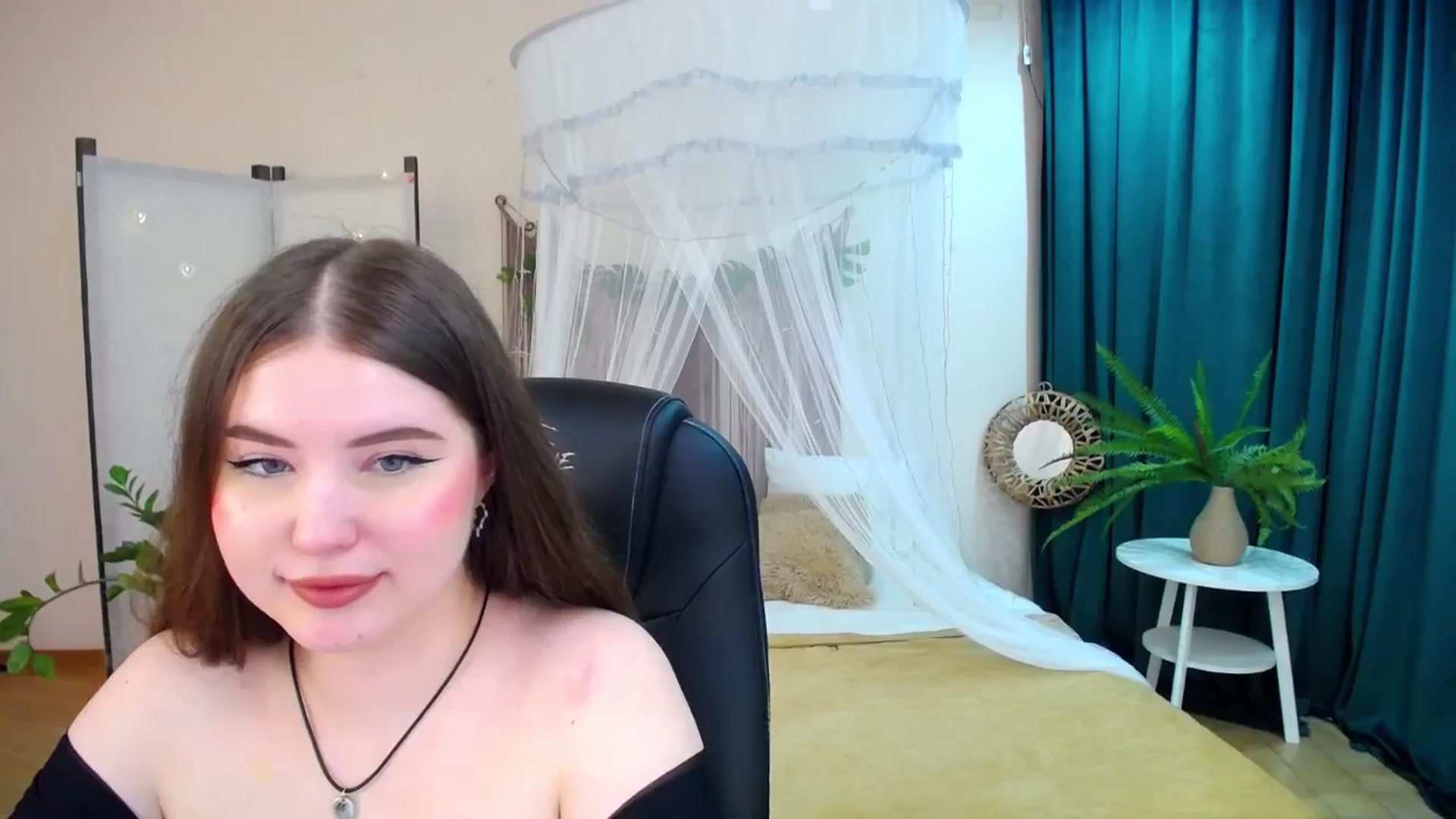 Gallery image thumbnail from AdmireMyEyes's myfreecams stream on, 04/10/2025, 18:56 image 17 of 20