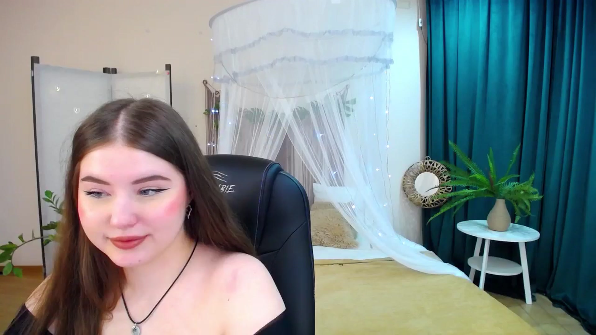 Gallery image thumbnail from AdmireMyEyes's myfreecams stream on, 04/10/2025, 18:56 image 18 of 20
