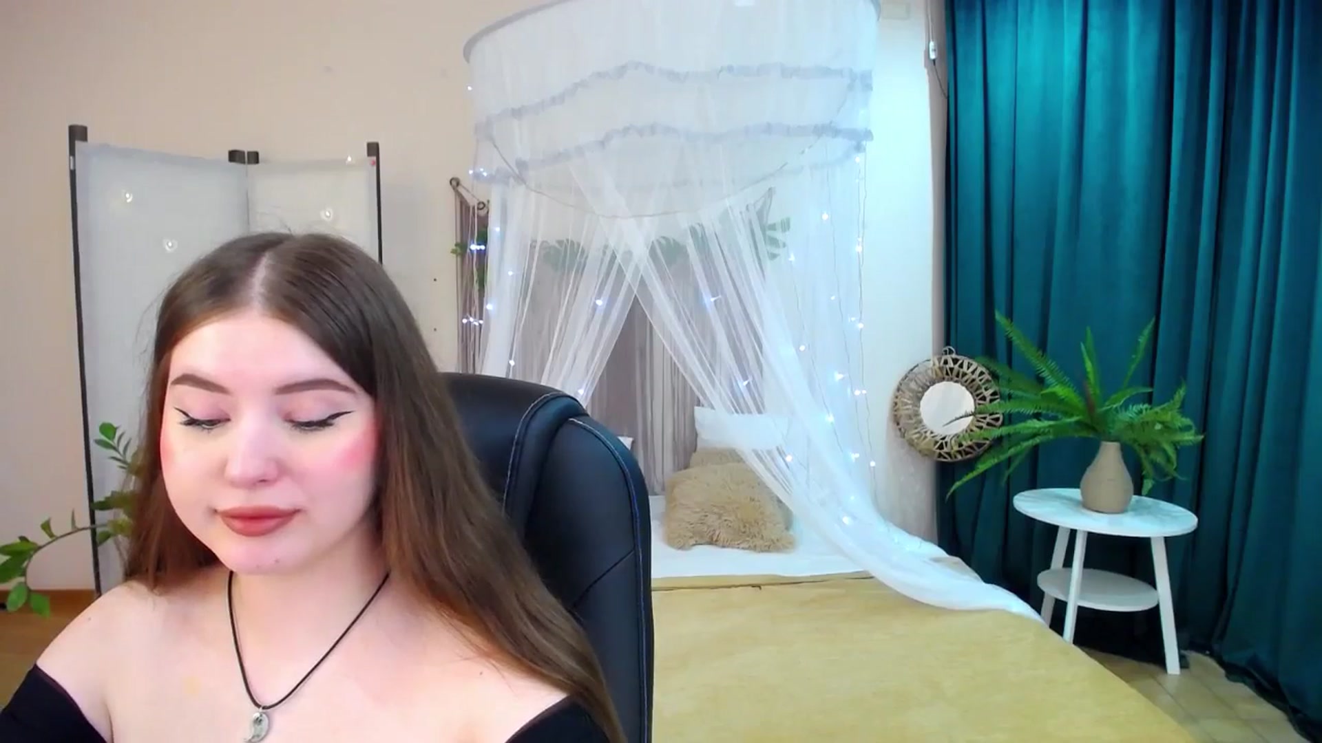 Gallery image thumbnail from AdmireMyEyes's myfreecams stream on, 04/10/2025, 18:56 image 20 of 20