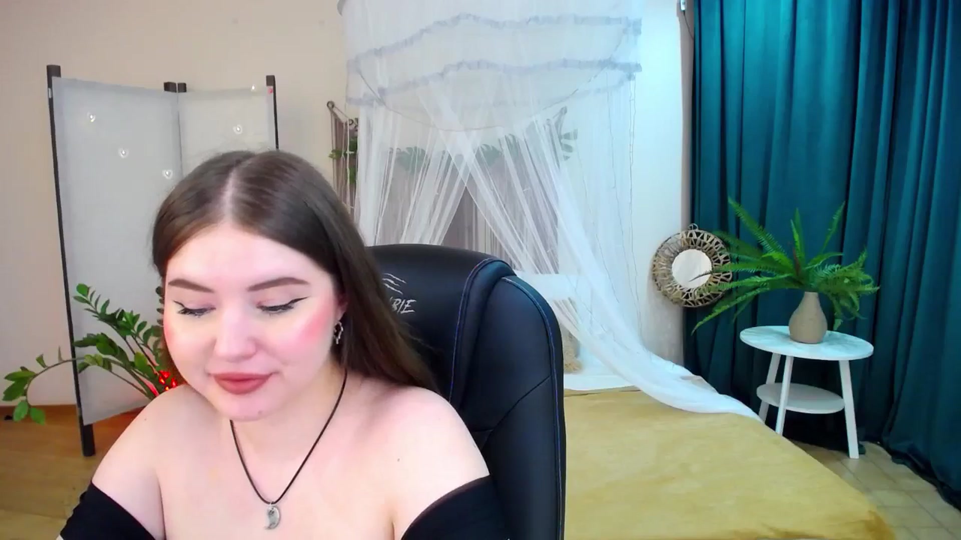 Gallery image thumbnail from AdmireMyEyes's myfreecams stream on, 04/10/2025, 21:03 image 9 of 20