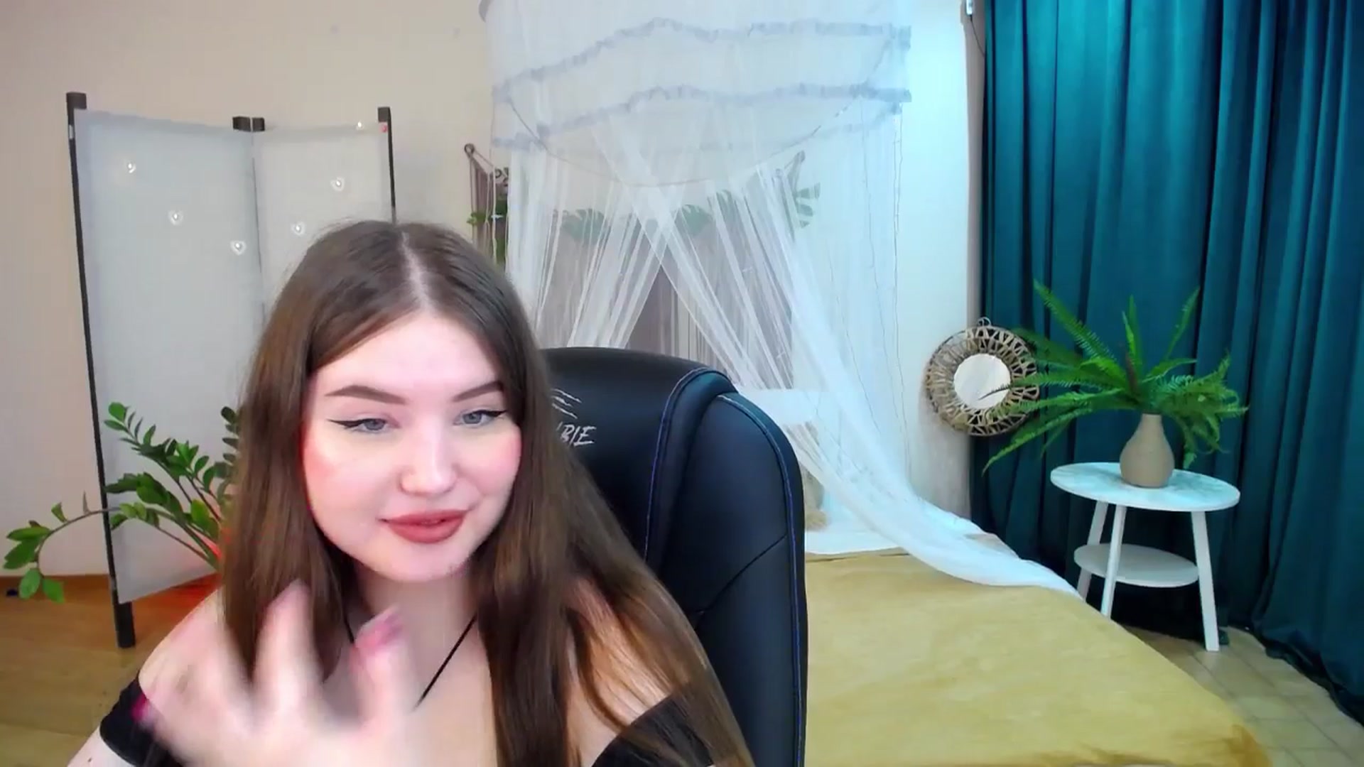 Gallery image thumbnail from AdmireMyEyes's myfreecams stream on, 04/10/2025, 21:03 image 13 of 20