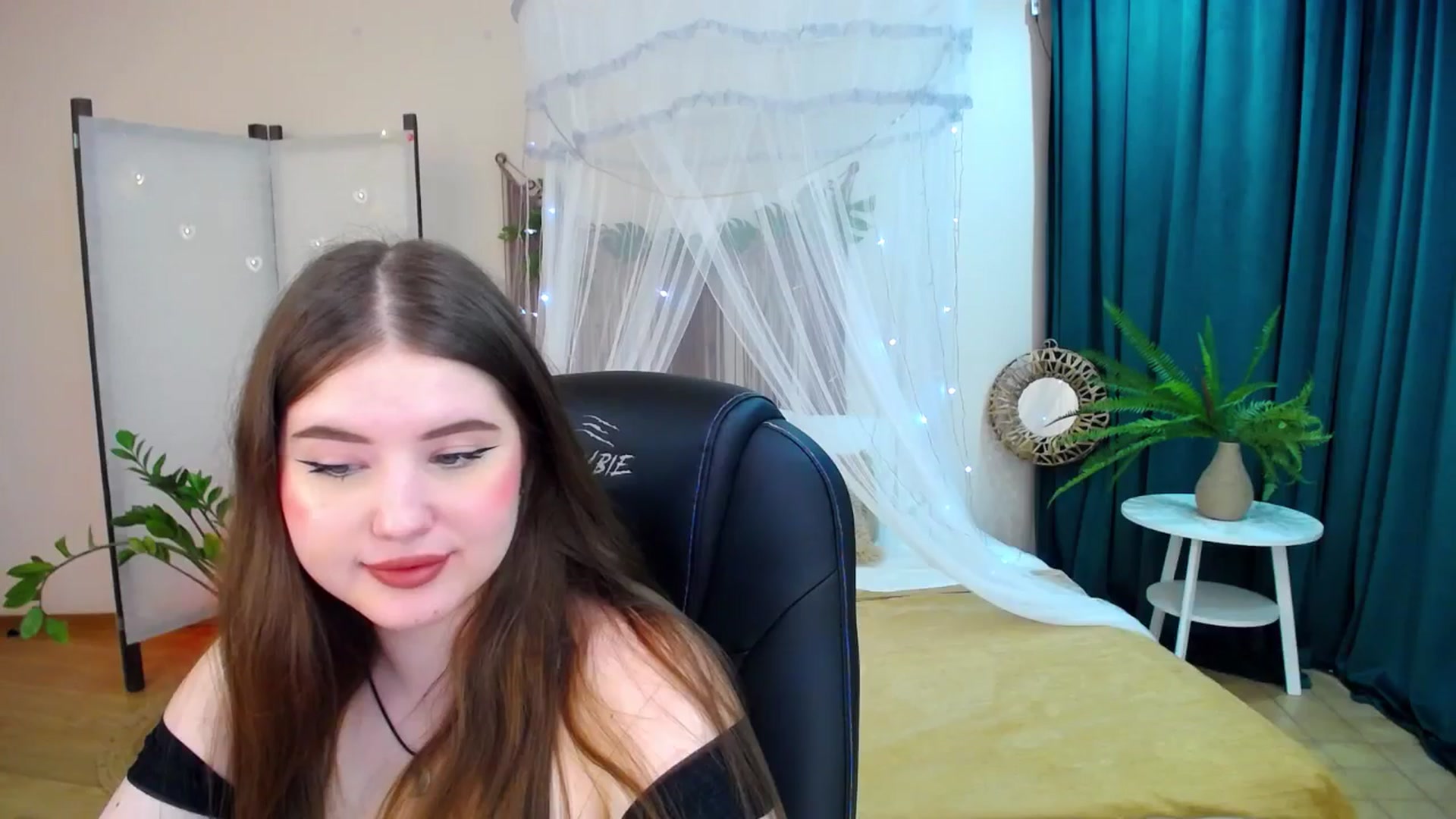 Gallery image thumbnail from AdmireMyEyes's myfreecams stream on, 04/10/2025, 21:03 image 14 of 20