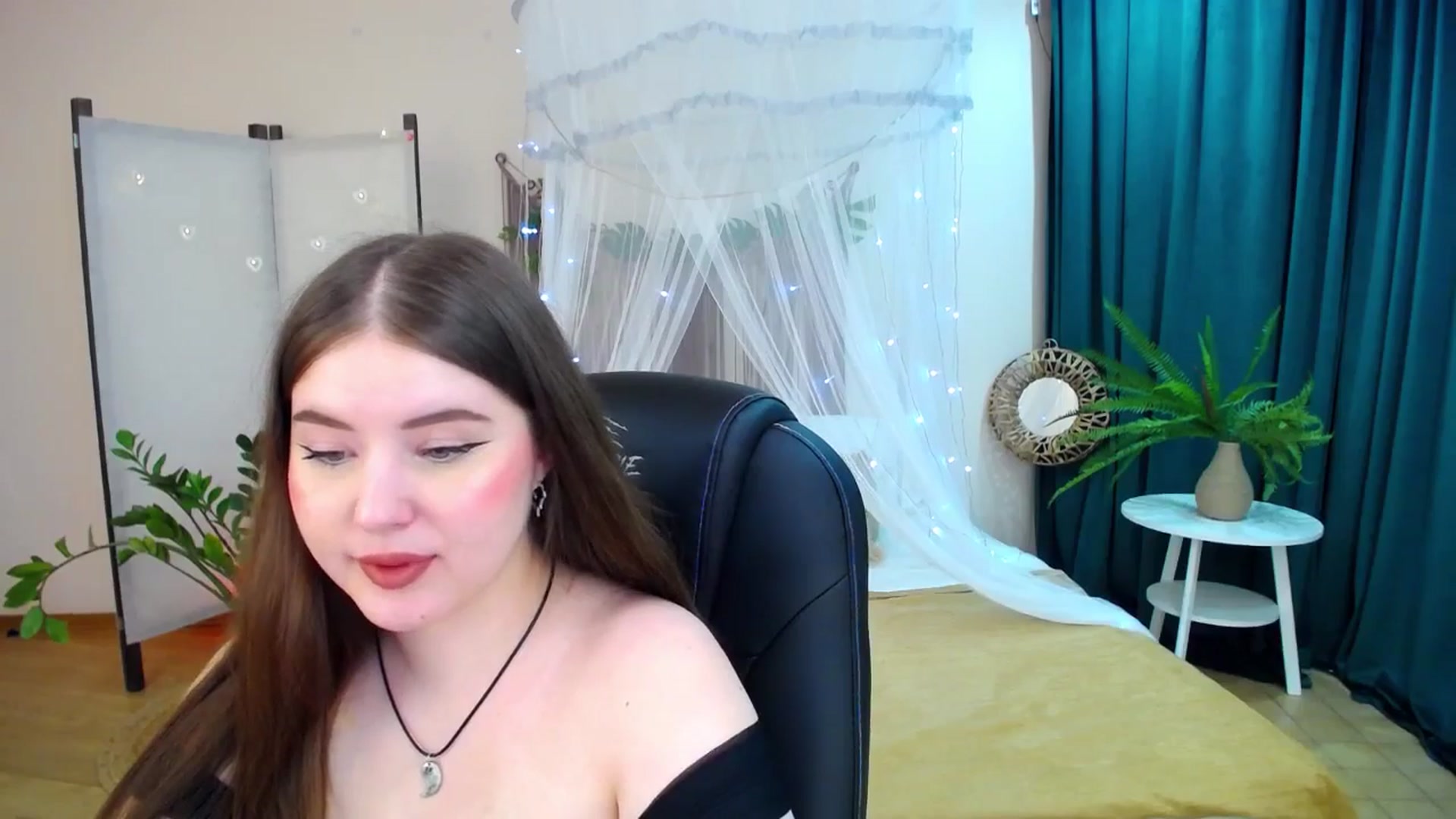 Gallery image thumbnail from AdmireMyEyes's myfreecams stream on, 04/10/2025, 21:03 image 12 of 20
