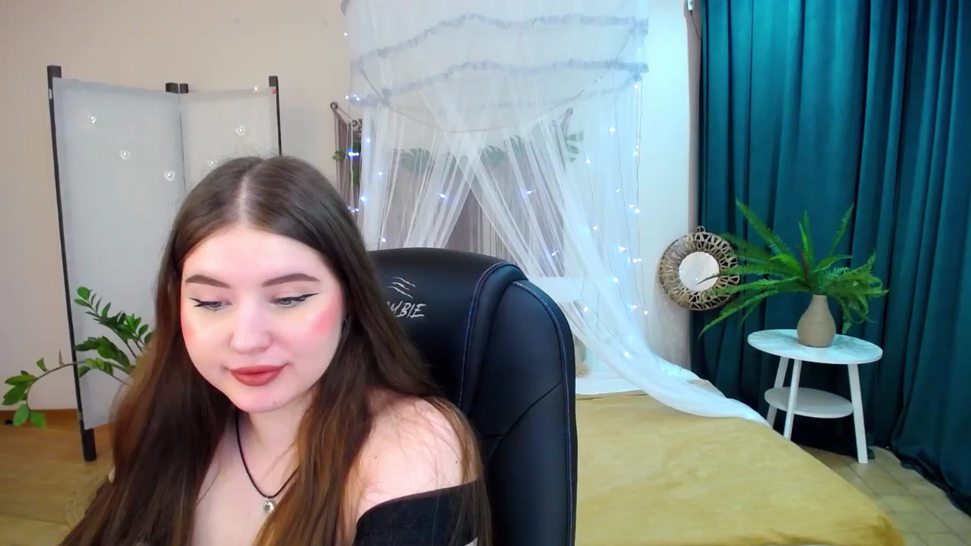 Gallery image thumbnail from AdmireMyEyes's myfreecams stream on, 04/10/2025, 21:03 image 15 of 20