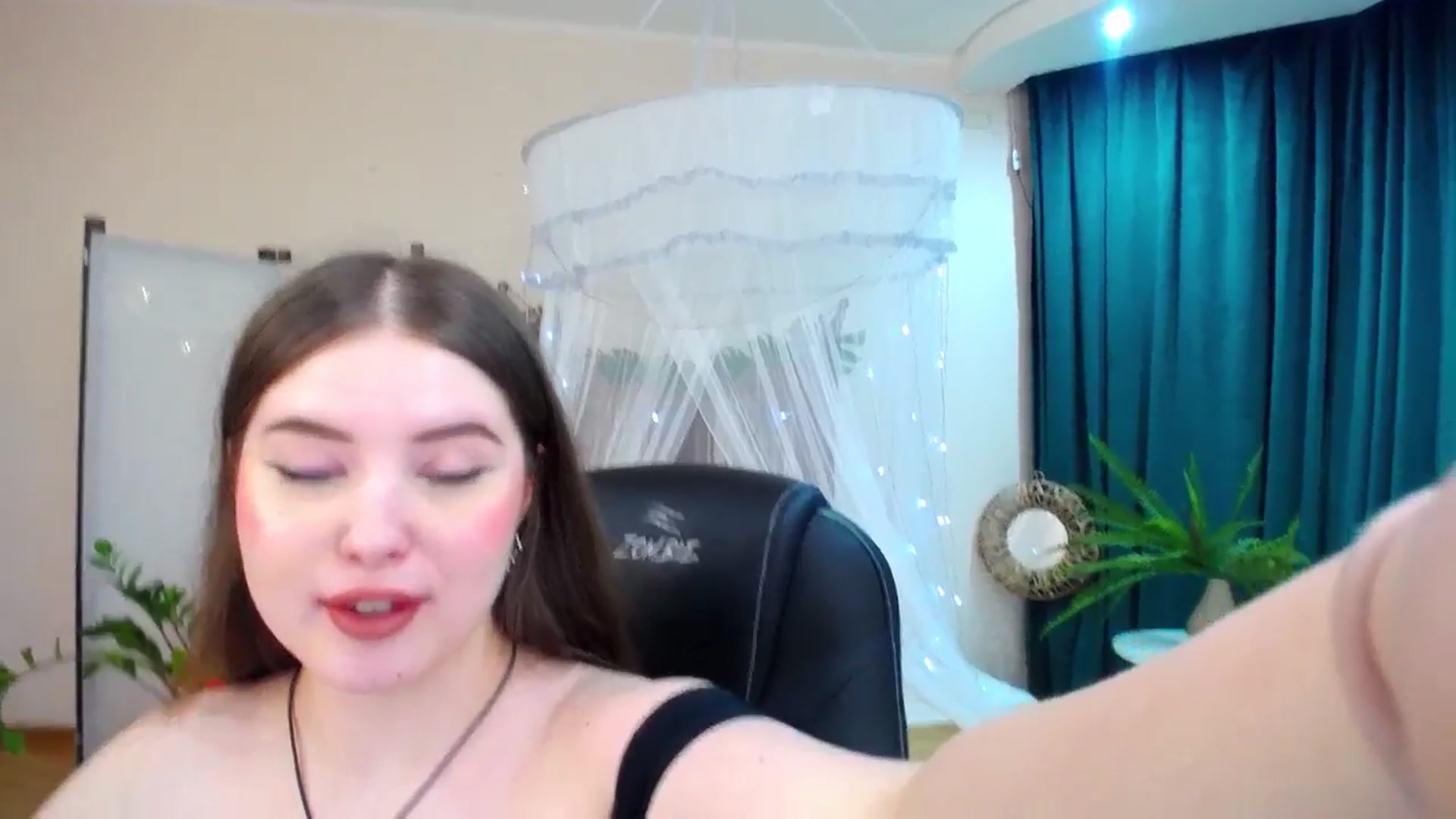 Gallery image thumbnail from AdmireMyEyes's myfreecams stream on, 04/10/2025, 21:03 image 7 of 20