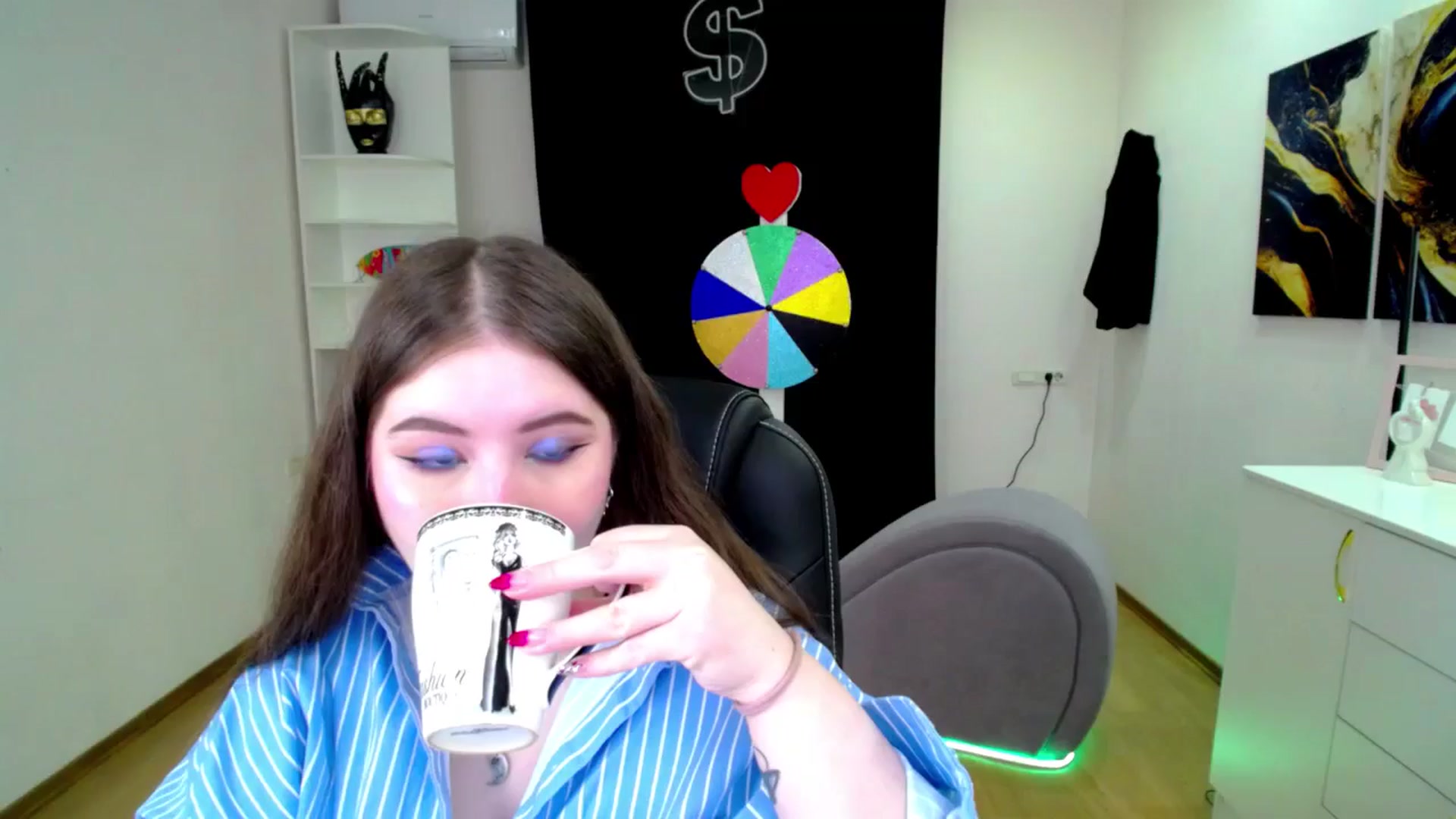 Gallery image thumbnail from AdmireMyEyes's myfreecams stream on, 04/11/2025, 19:48 image 1 of 20