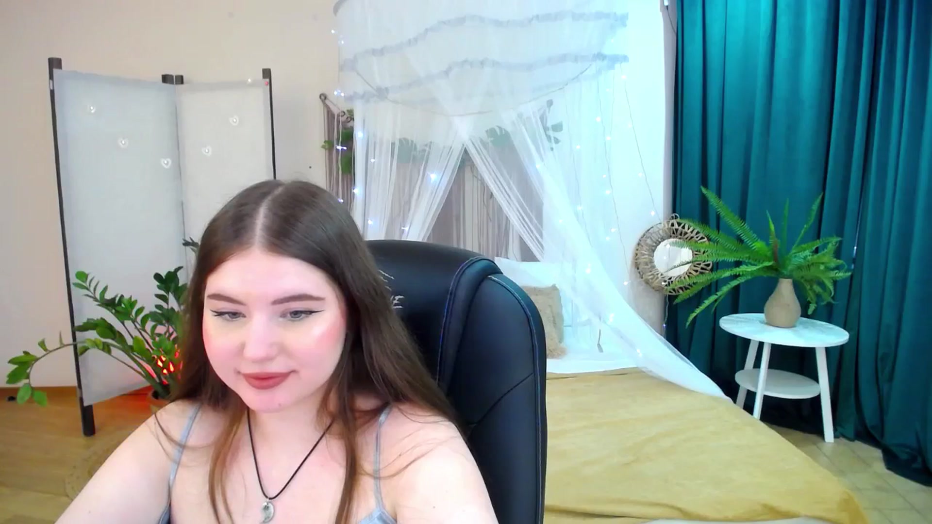 Gallery image thumbnail from AdmireMyEyes's myfreecams stream on, 04/15/2025, 07:50 image 12 of 20