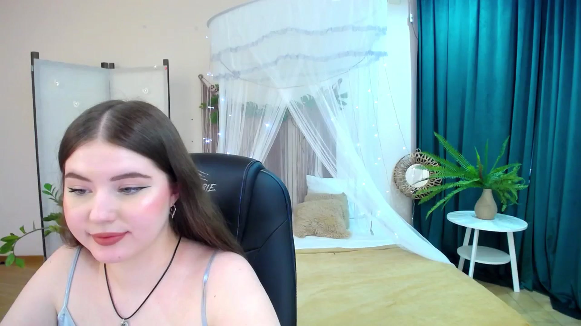 Gallery image thumbnail from AdmireMyEyes's myfreecams stream on, 04/15/2025, 07:50 image 7 of 20