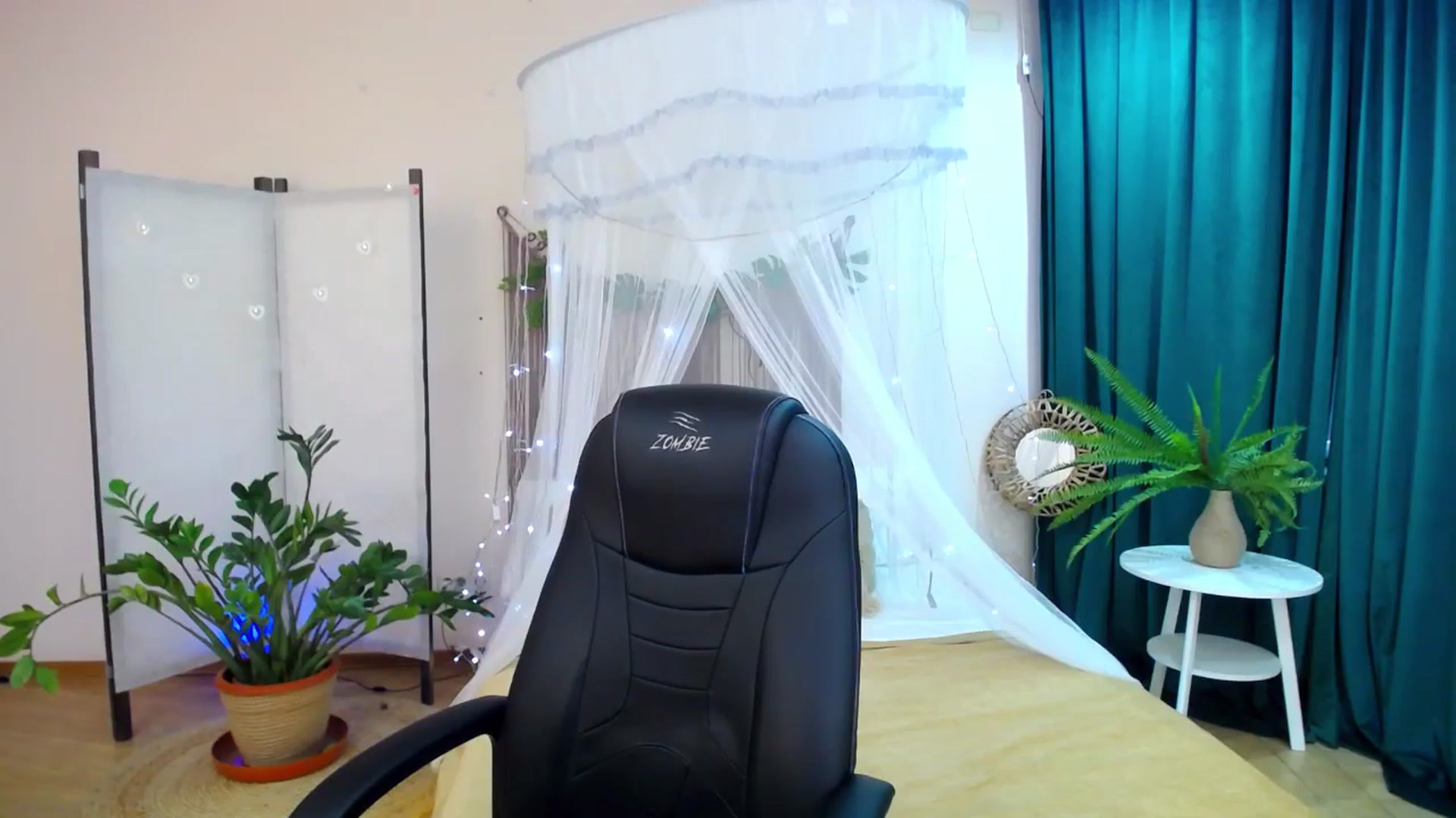 Gallery image thumbnail from AdmireMyEyes's myfreecams stream on, 04/15/2025, 09:20 image 9 of 20