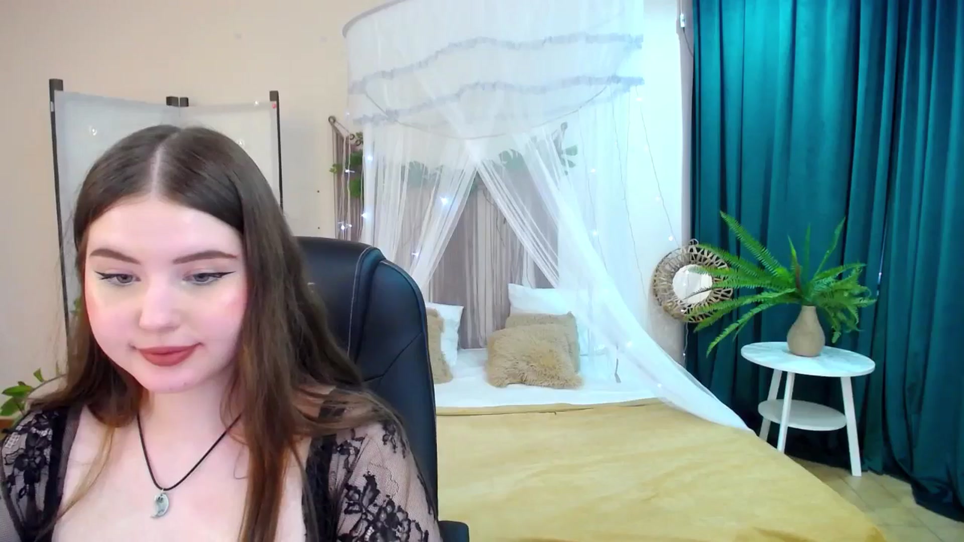 Gallery image thumbnail from AdmireMyEyes's myfreecams stream on, 04/15/2025, 09:20 image 13 of 20
