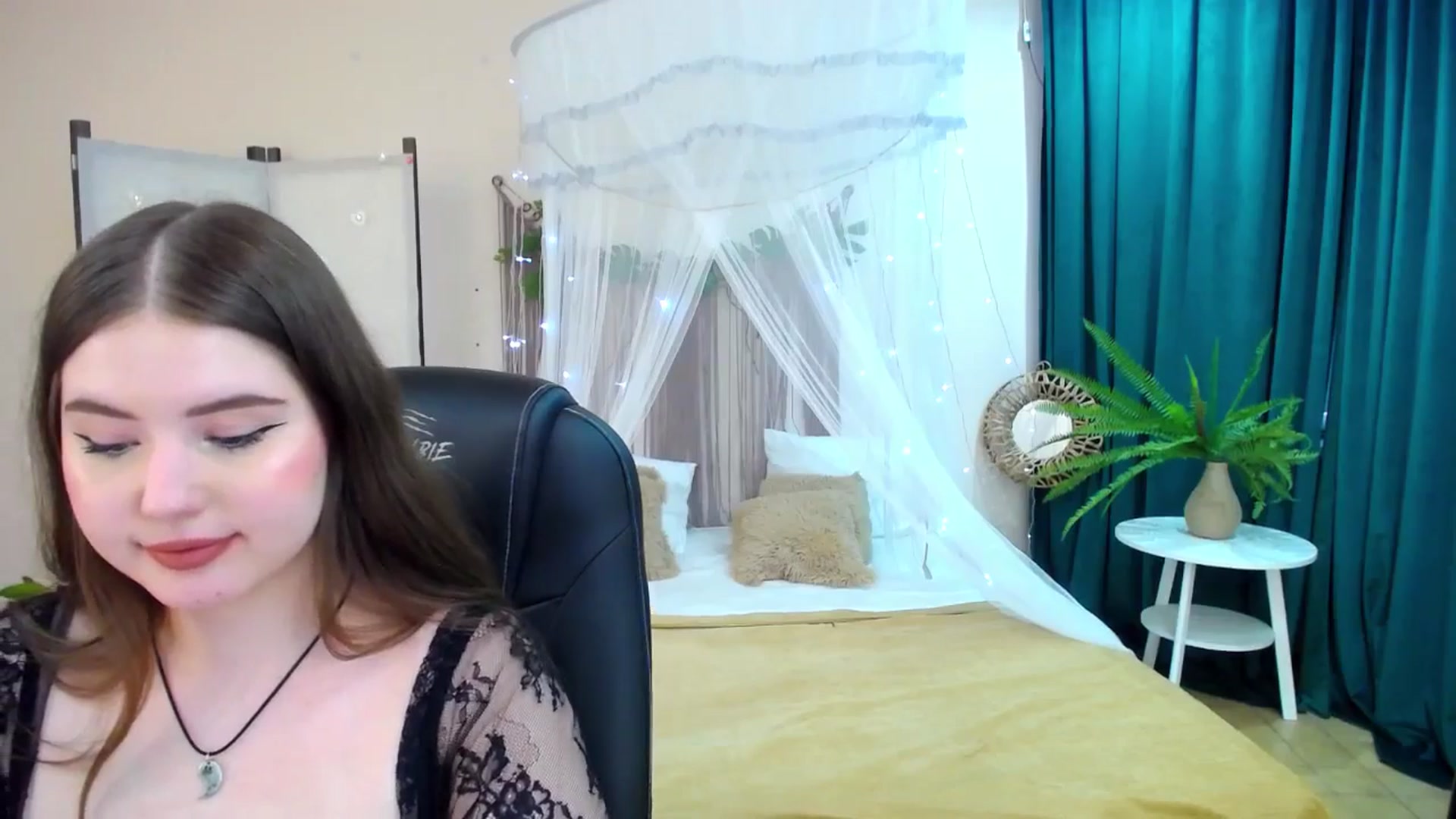 Gallery image thumbnail from AdmireMyEyes's myfreecams stream on, 04/15/2025, 09:20 image 18 of 20
