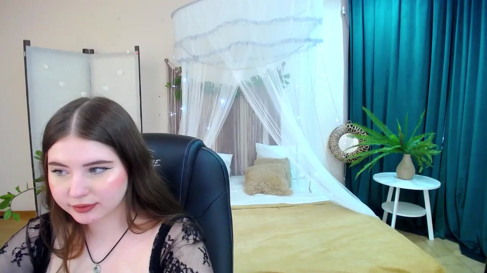 Gallery image thumbnail from AdmireMyEyes's myfreecams stream on, 04/15/2025, 09:20 image 19 of 20