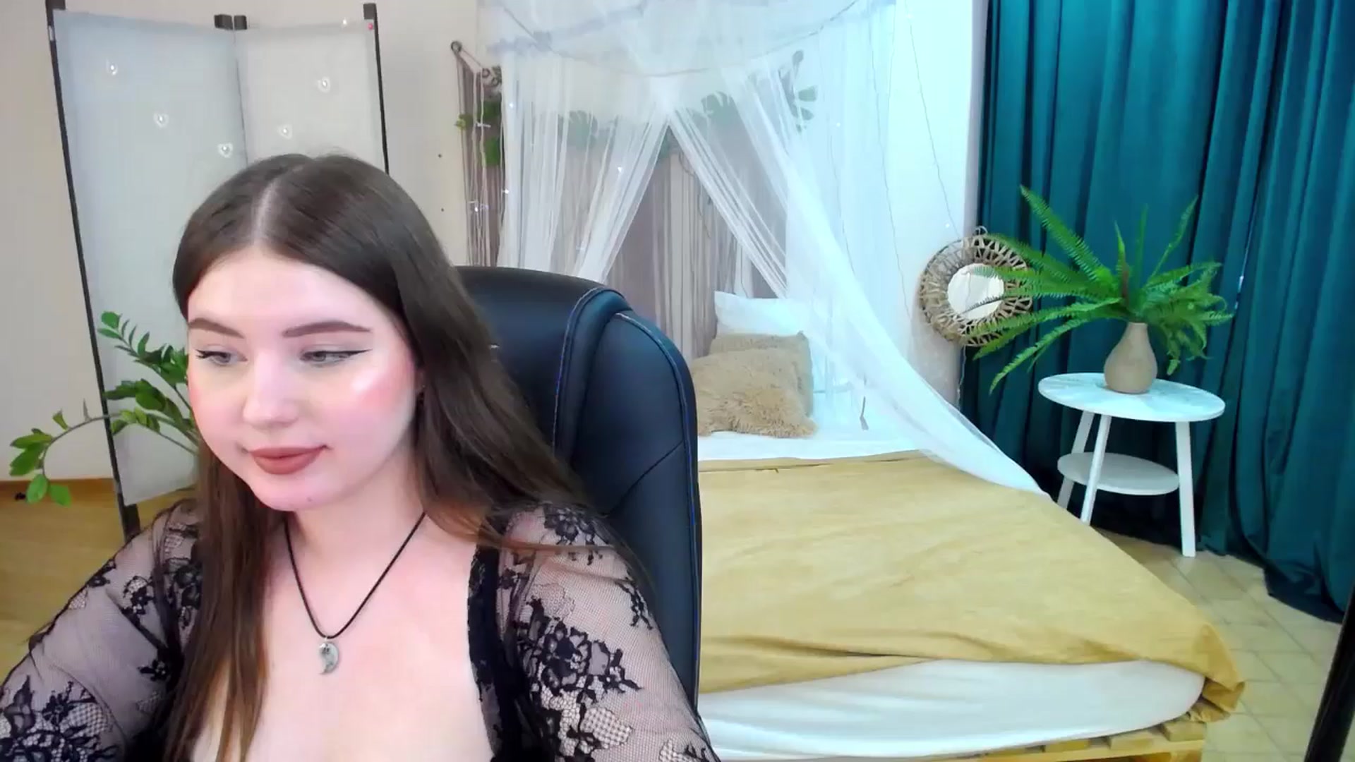 Gallery image thumbnail from AdmireMyEyes's myfreecams stream on, 04/15/2025, 09:20 image 1 of 20