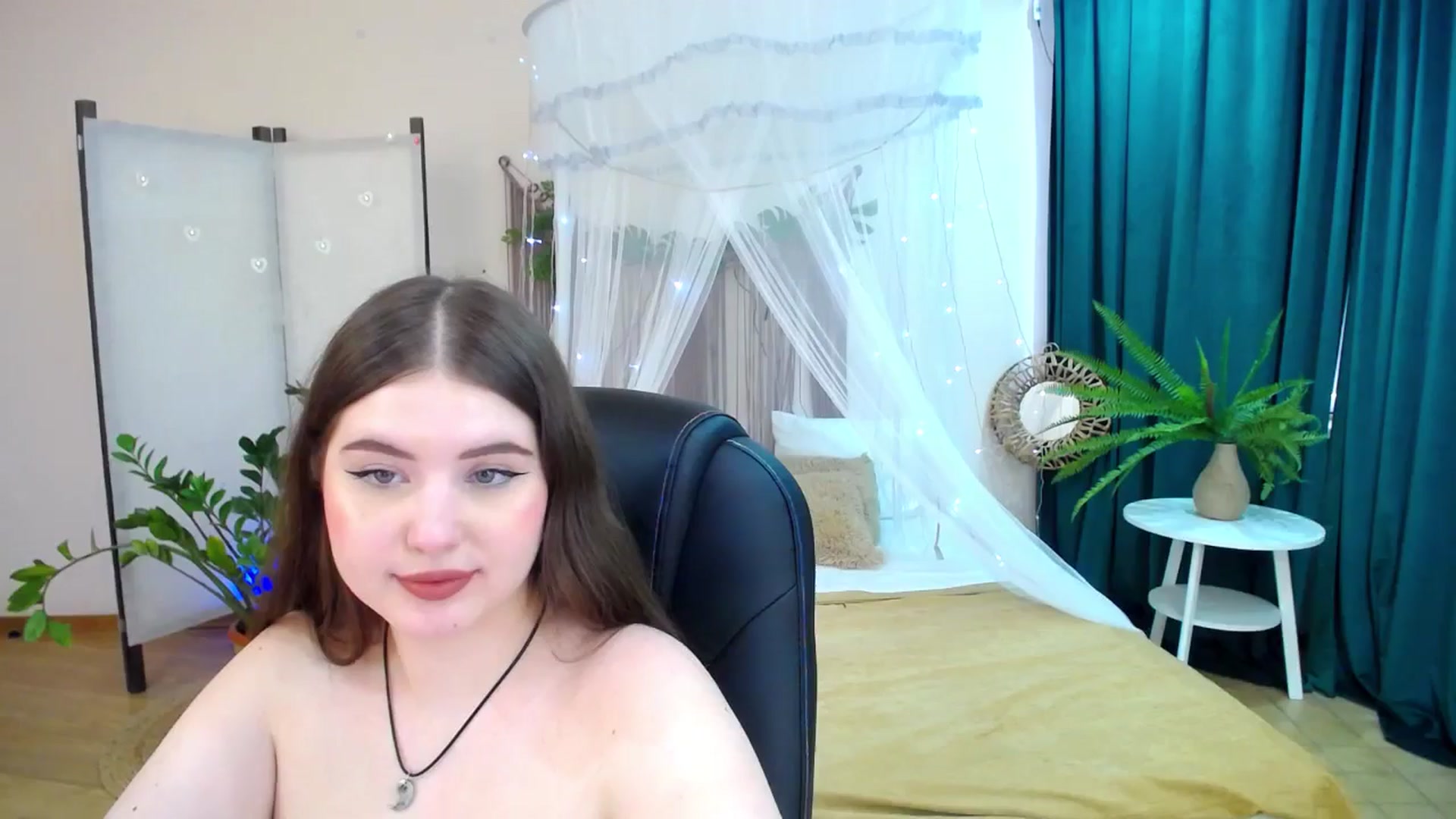 Gallery image thumbnail from AdmireMyEyes's myfreecams stream on, 04/15/2025, 12:29 image 8 of 20